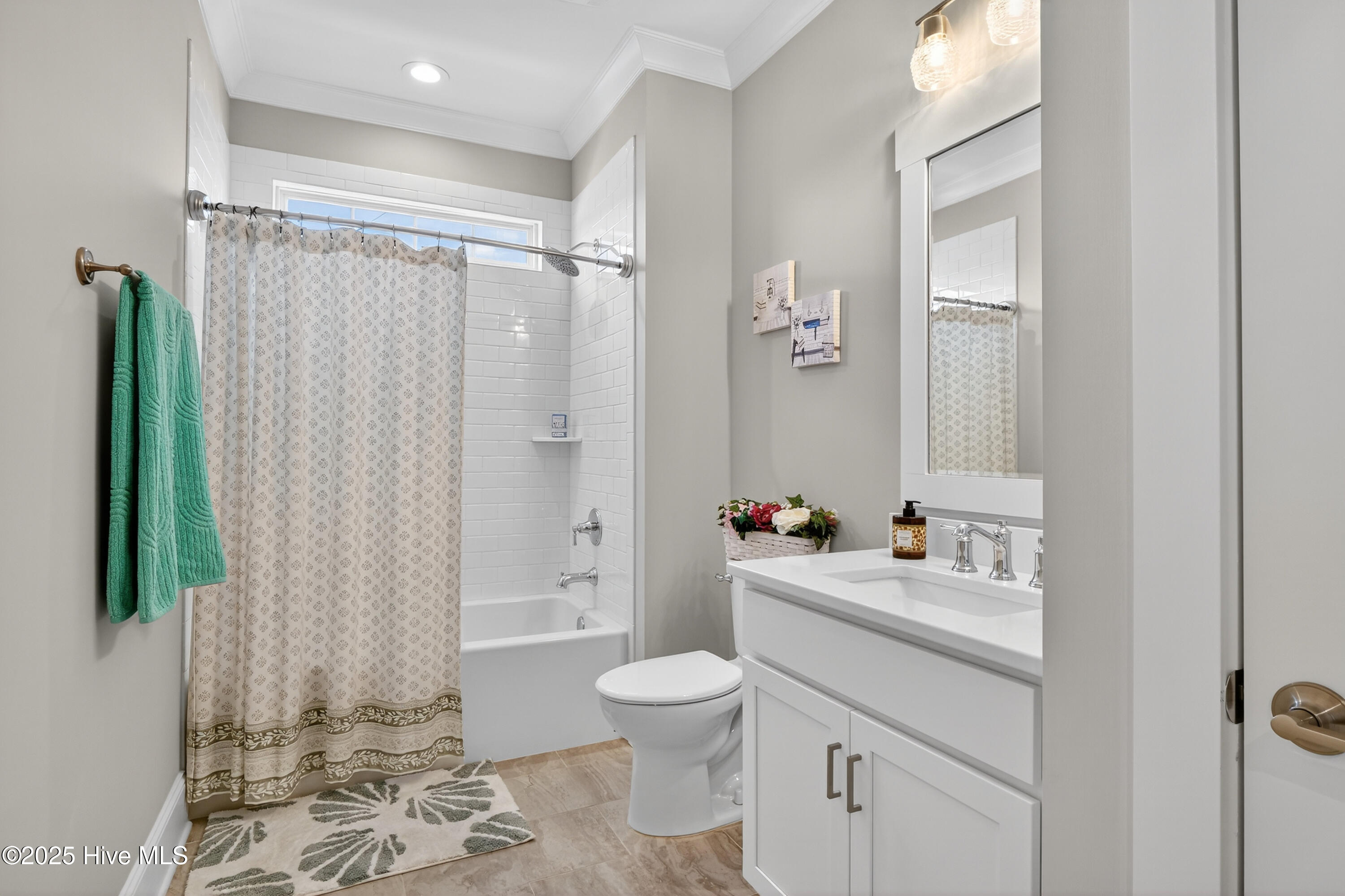 100523935 | Photo 45