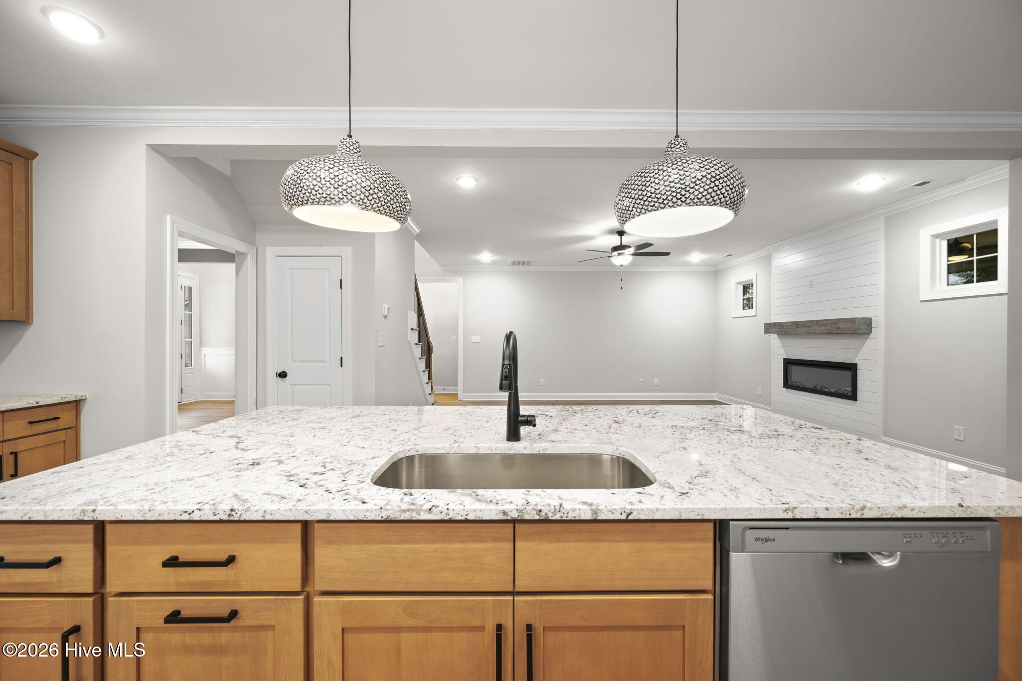 100516022 | Photo 25