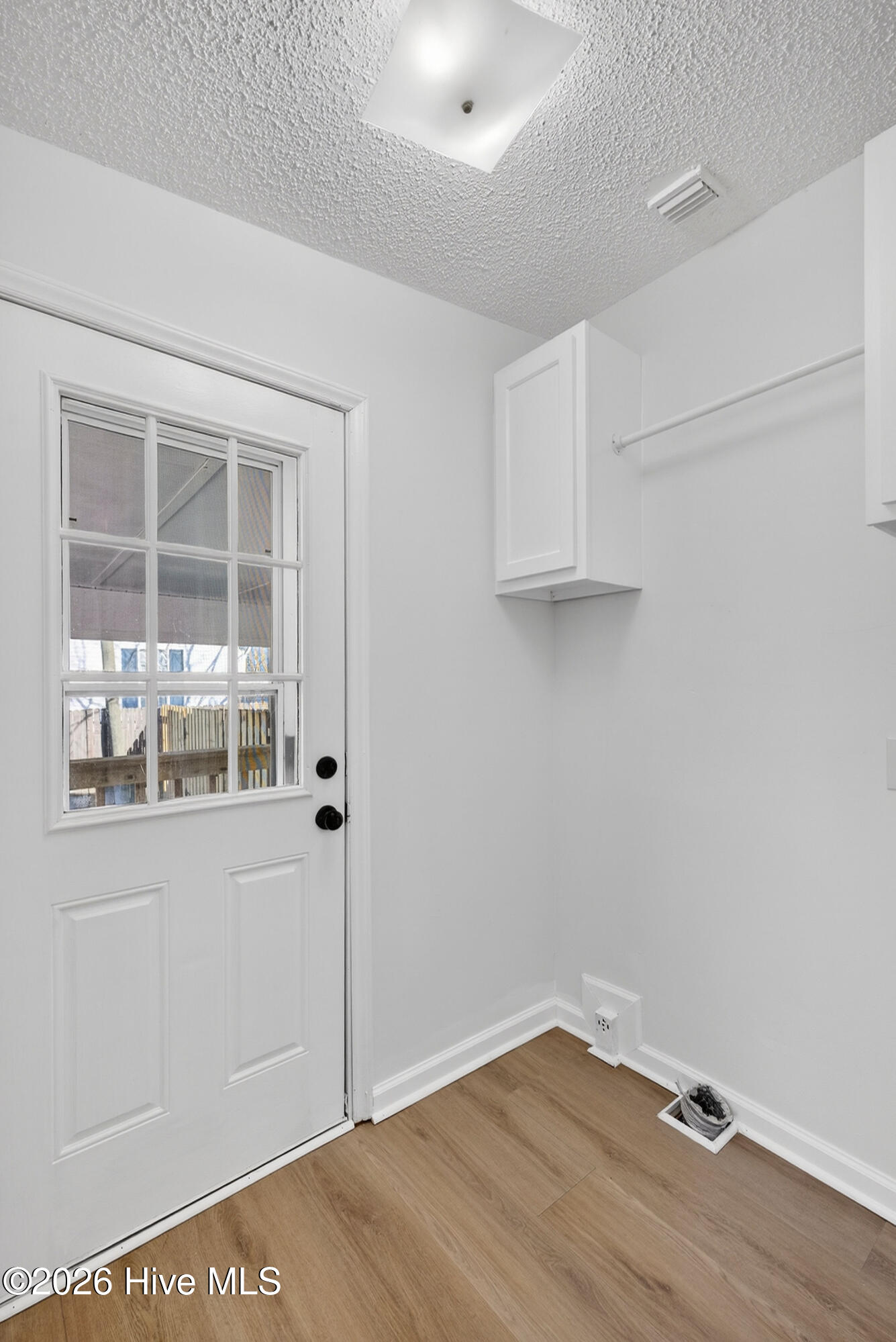 100548373 | Photo 31