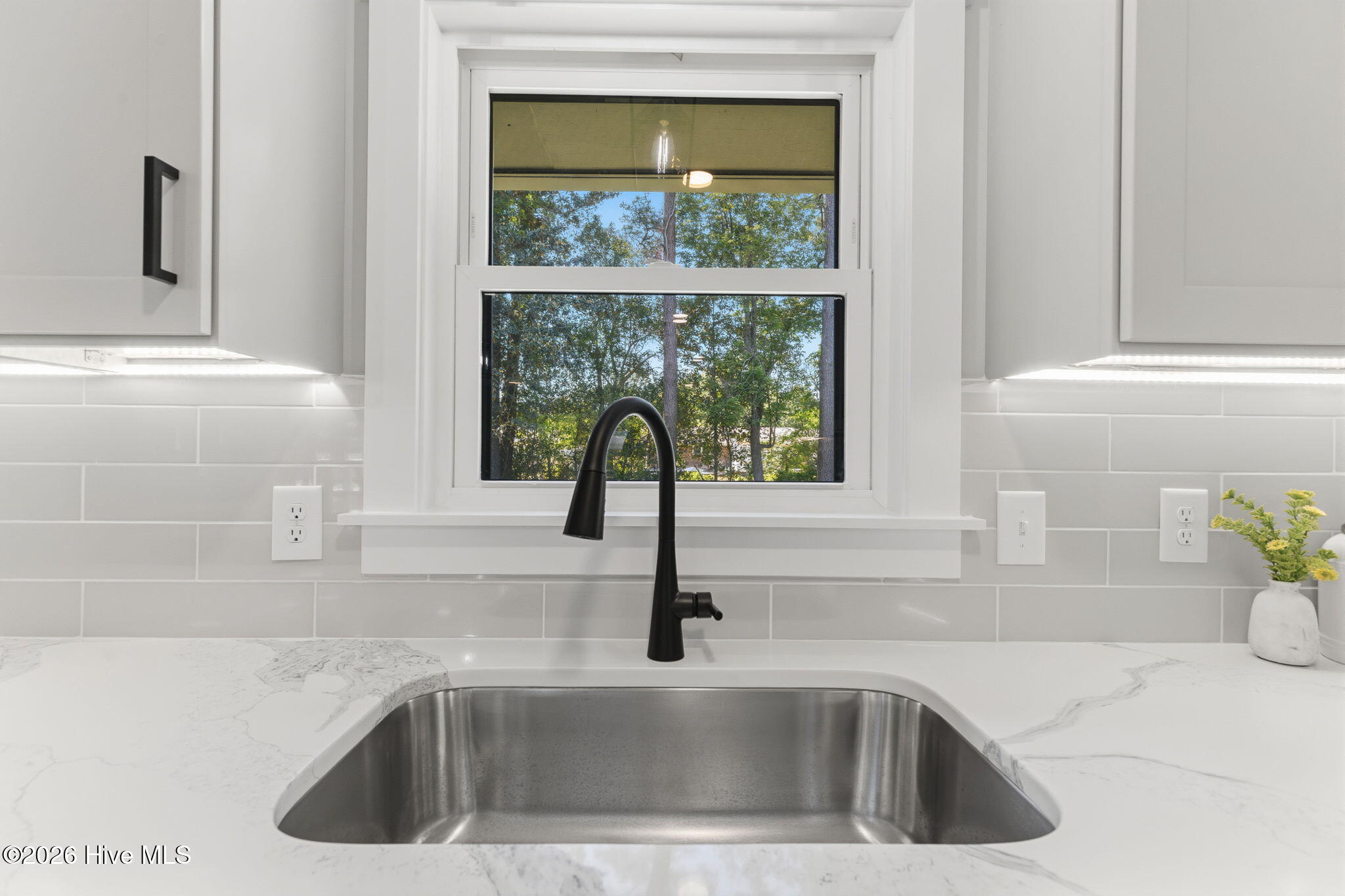 100569769 | Photo 28