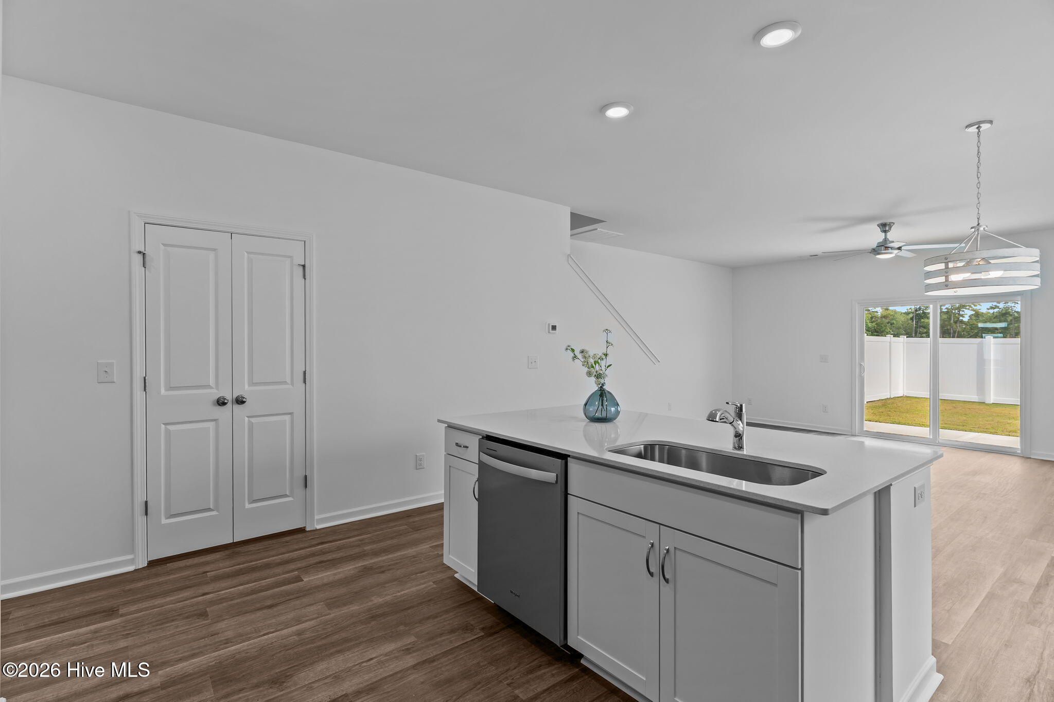 100524555 | Photo 14