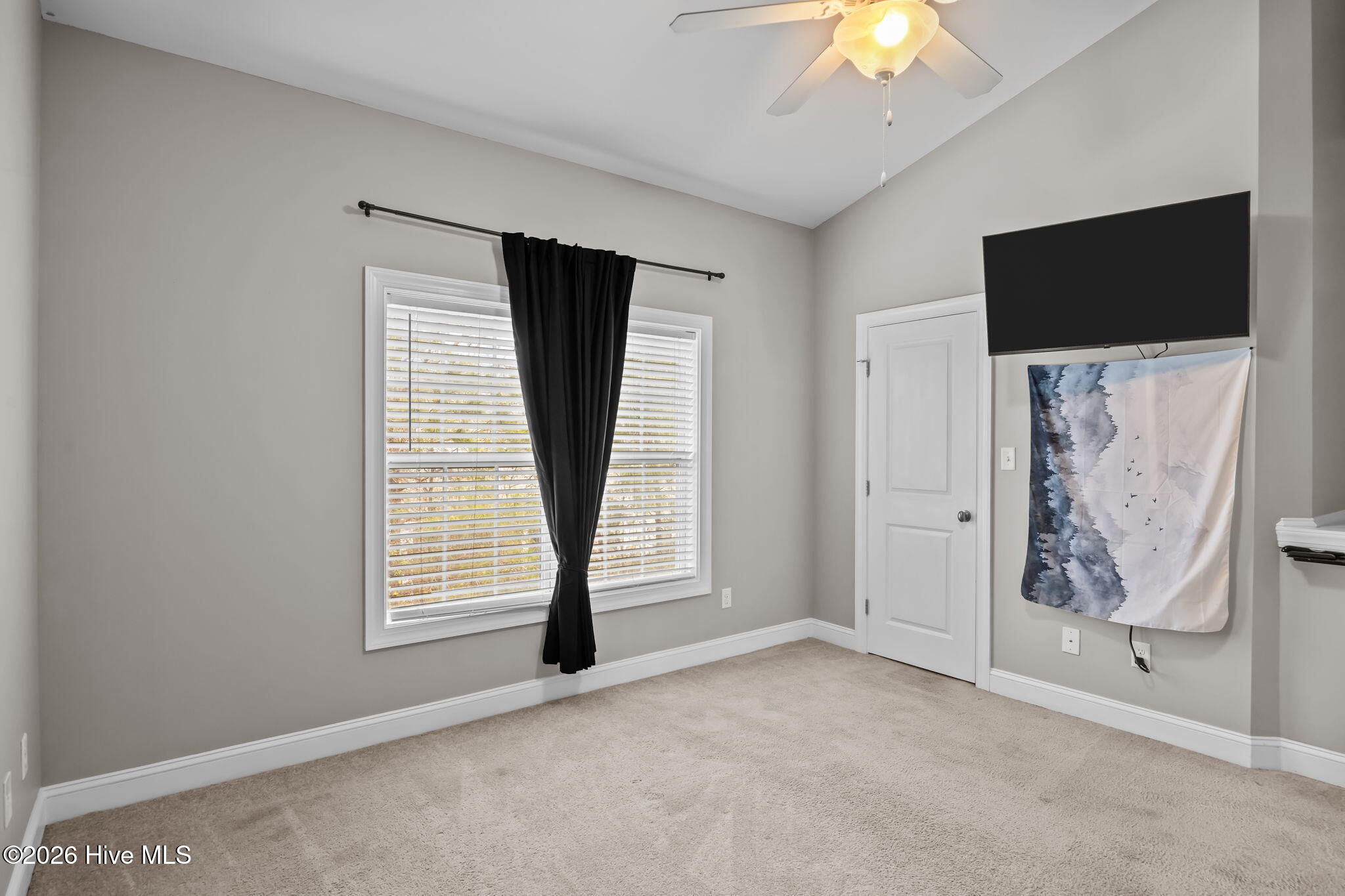 100560490 | Photo 16