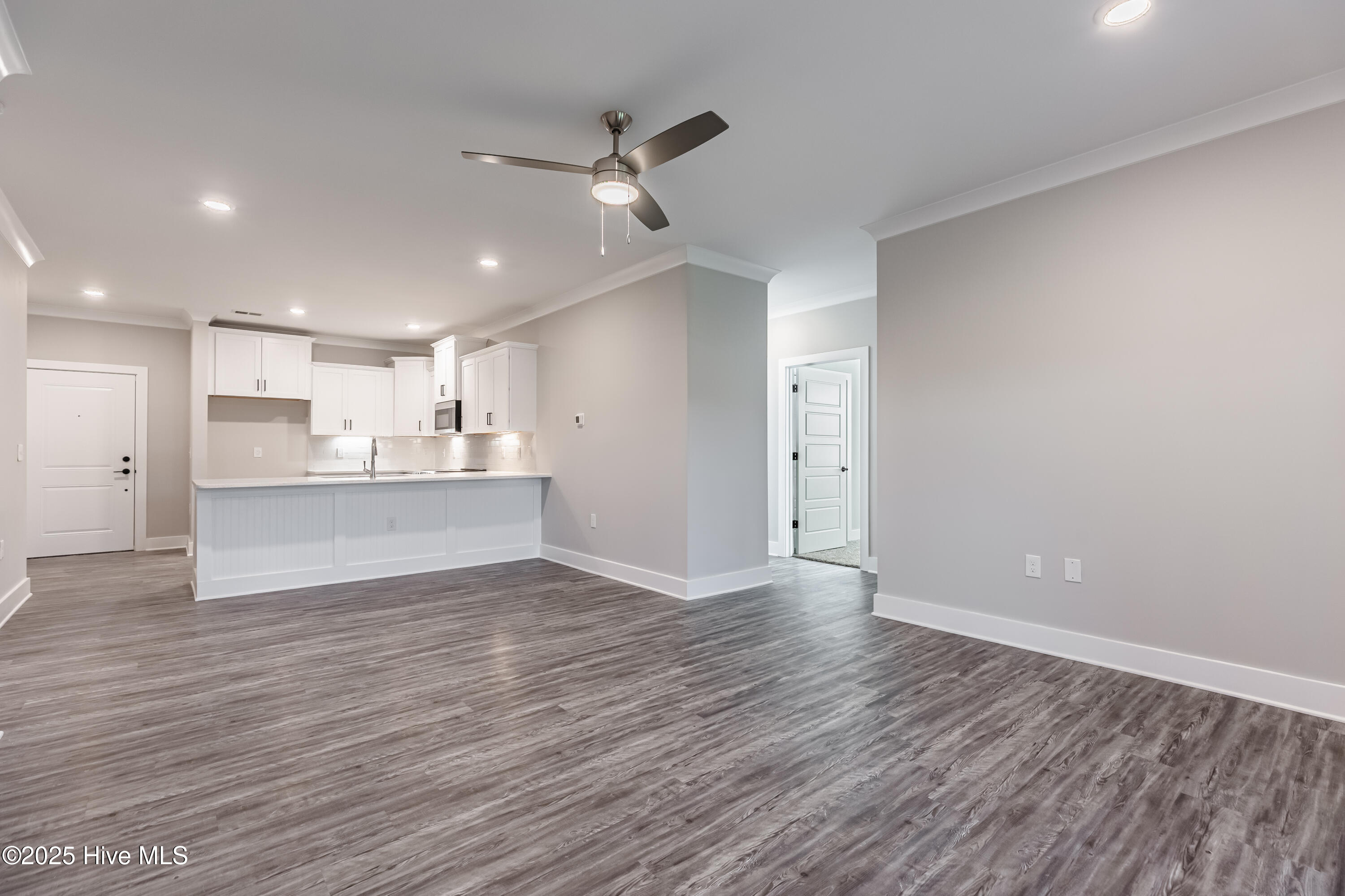 100529358 | Photo 13