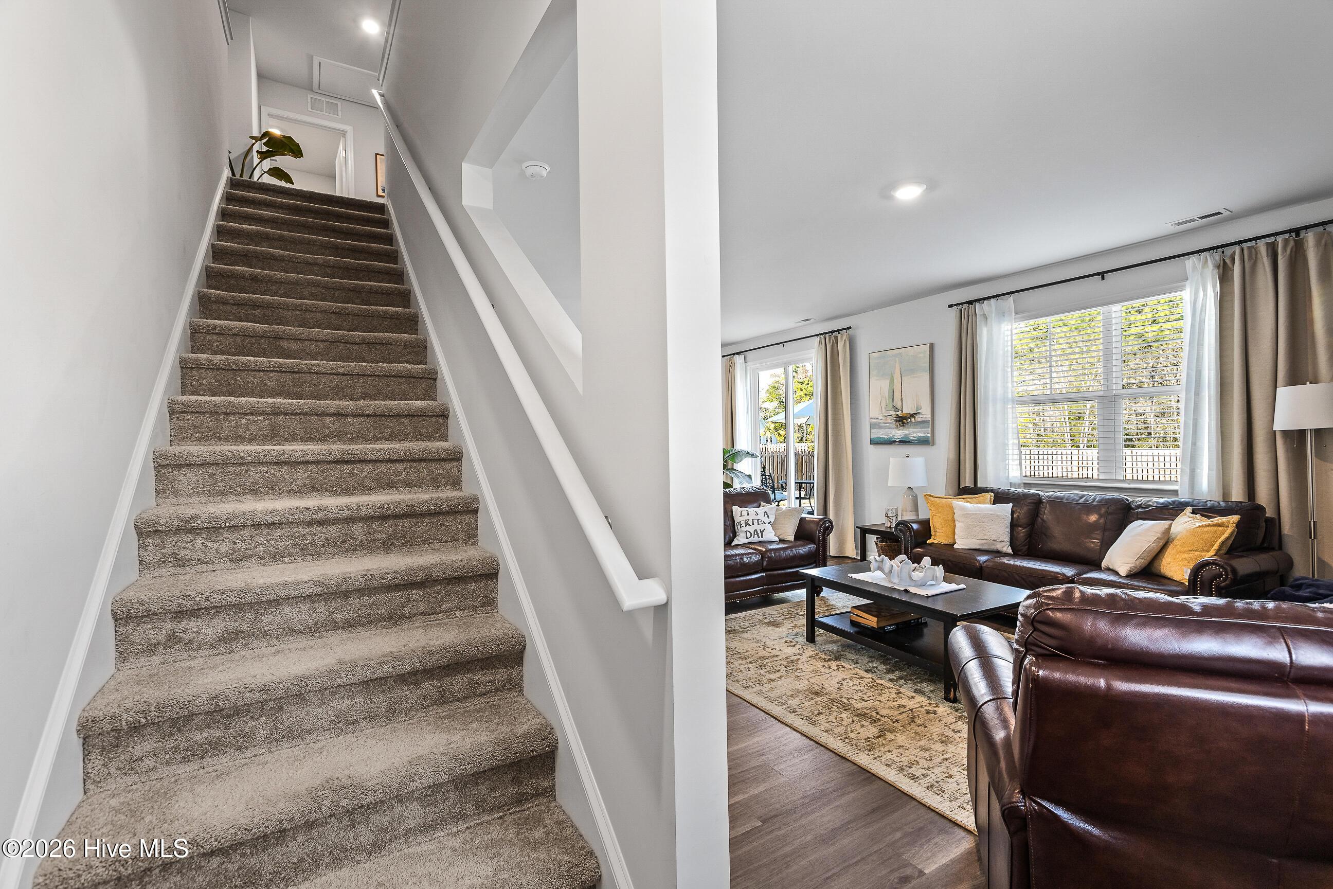 100558973 | Photo 14