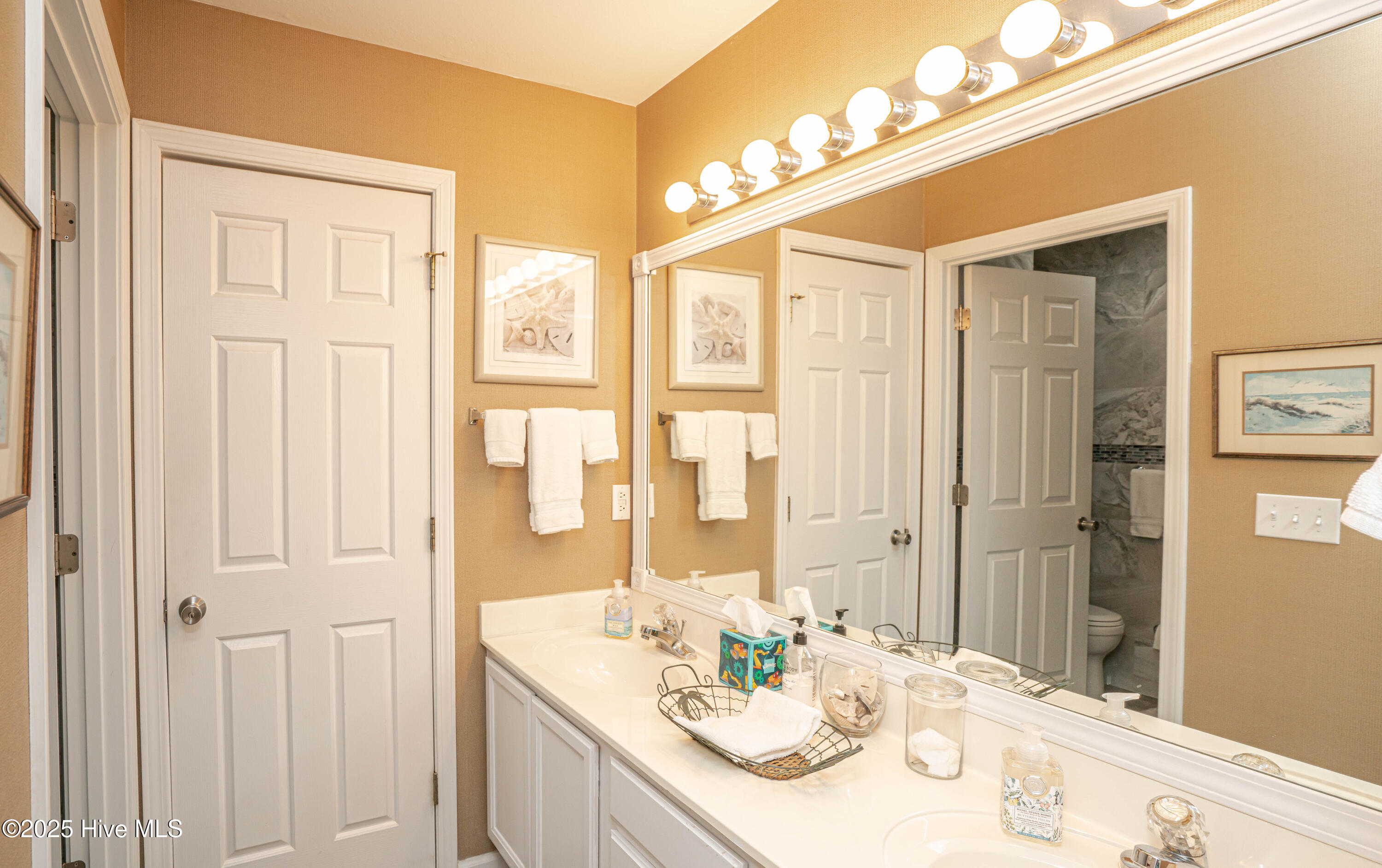 100536080 | Photo 20