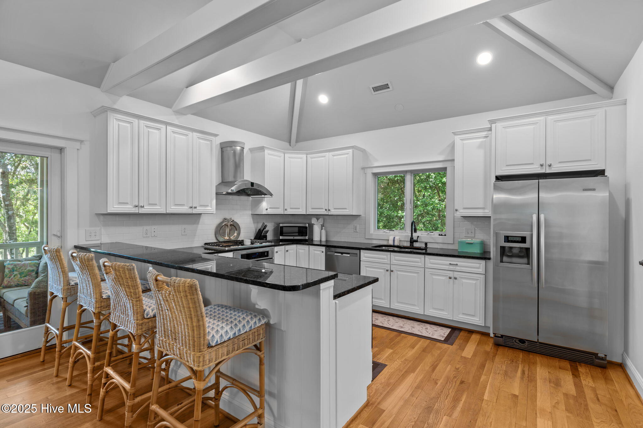 100526734 | Photo 10