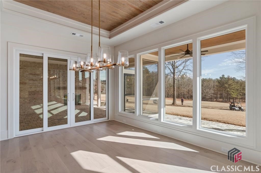 Dining Area - The View is to die for!