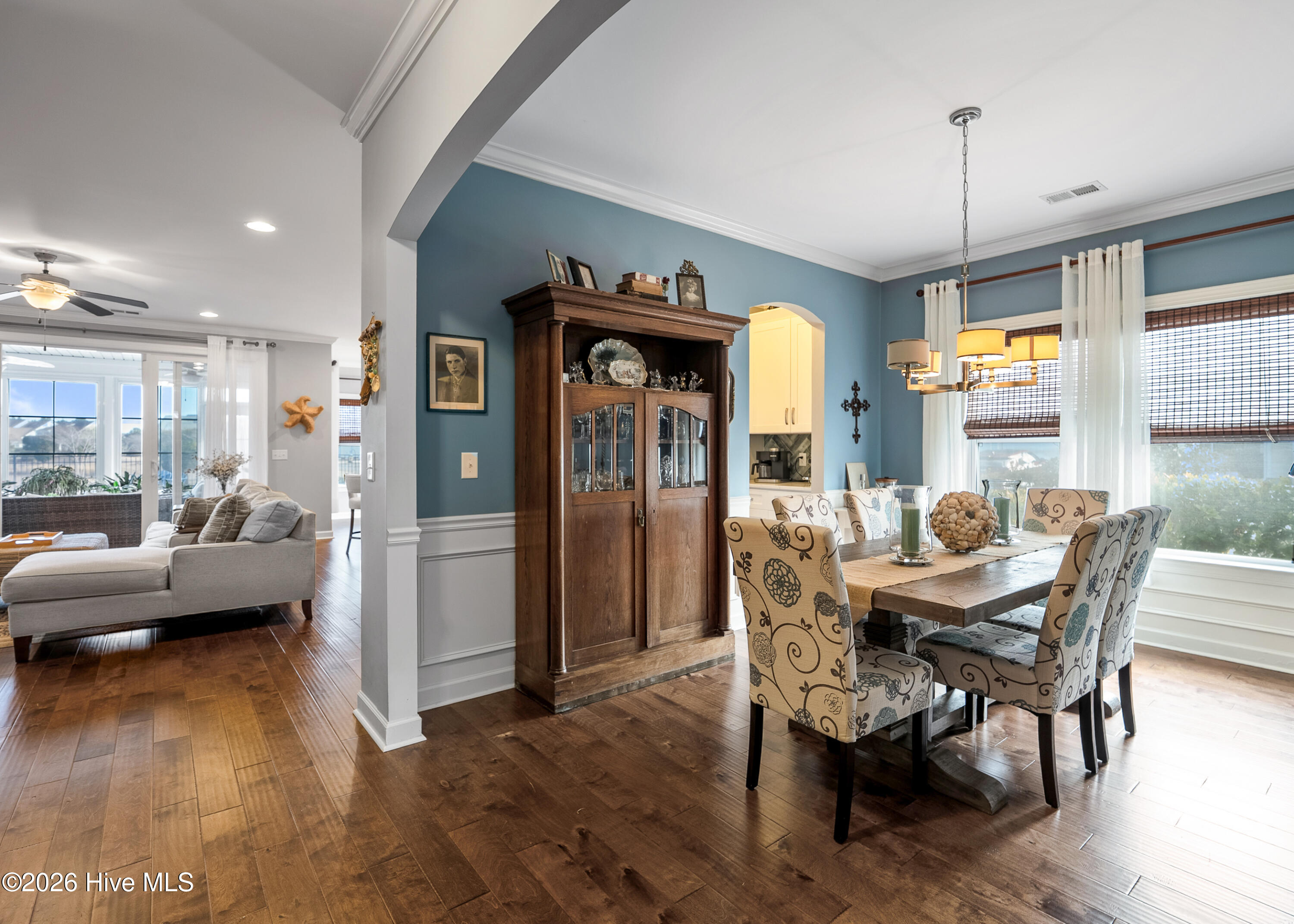 100553869 | Photo 12