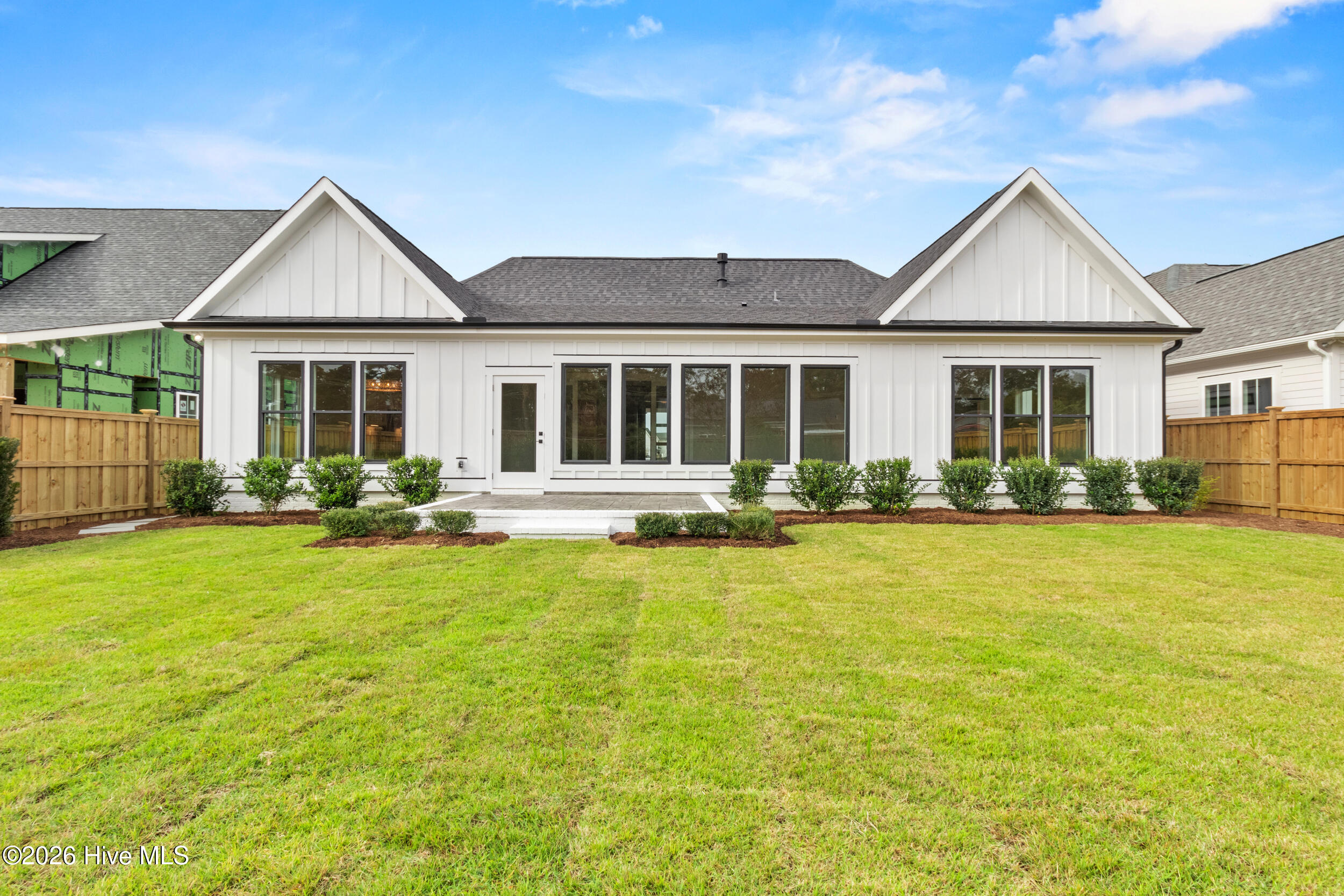 100568514 | Photo 43