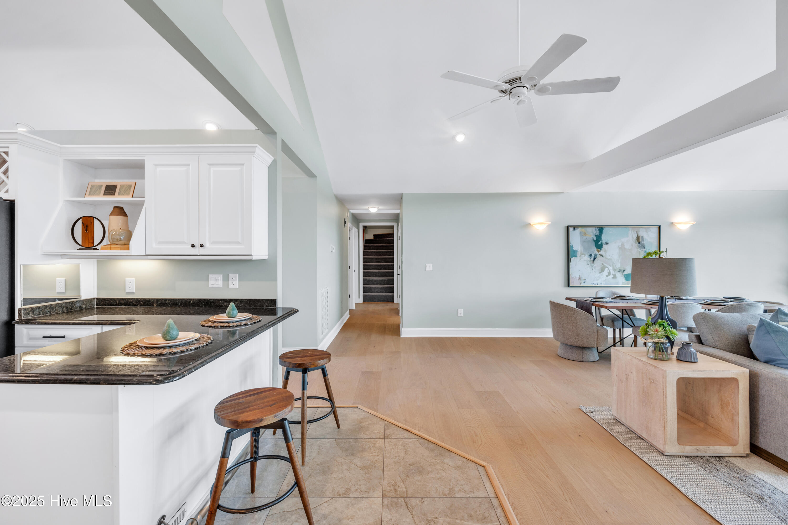 100545827 | Photo 12