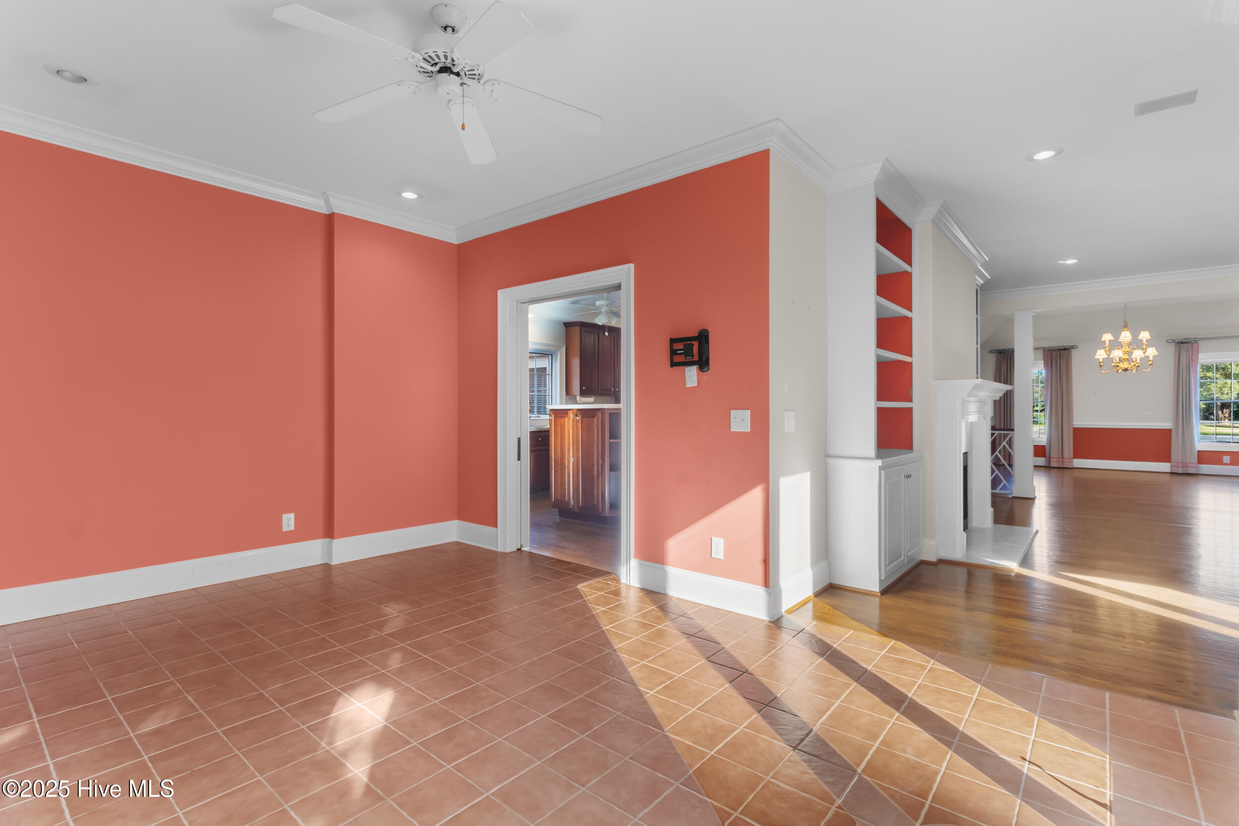 100516126 | Photo 29