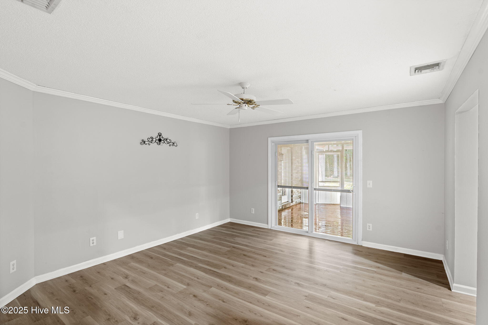 100535002 | Photo 10