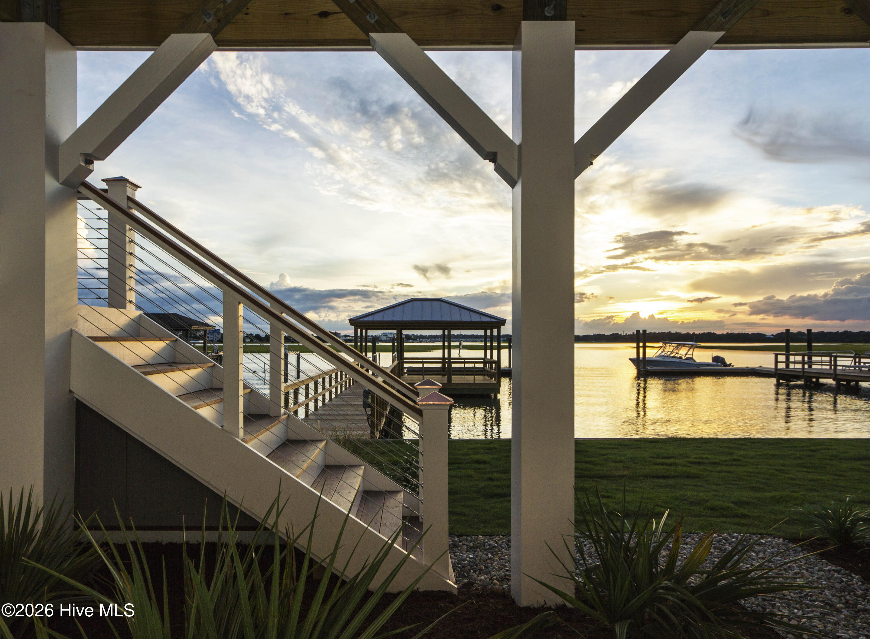 100563584 | Photo 49