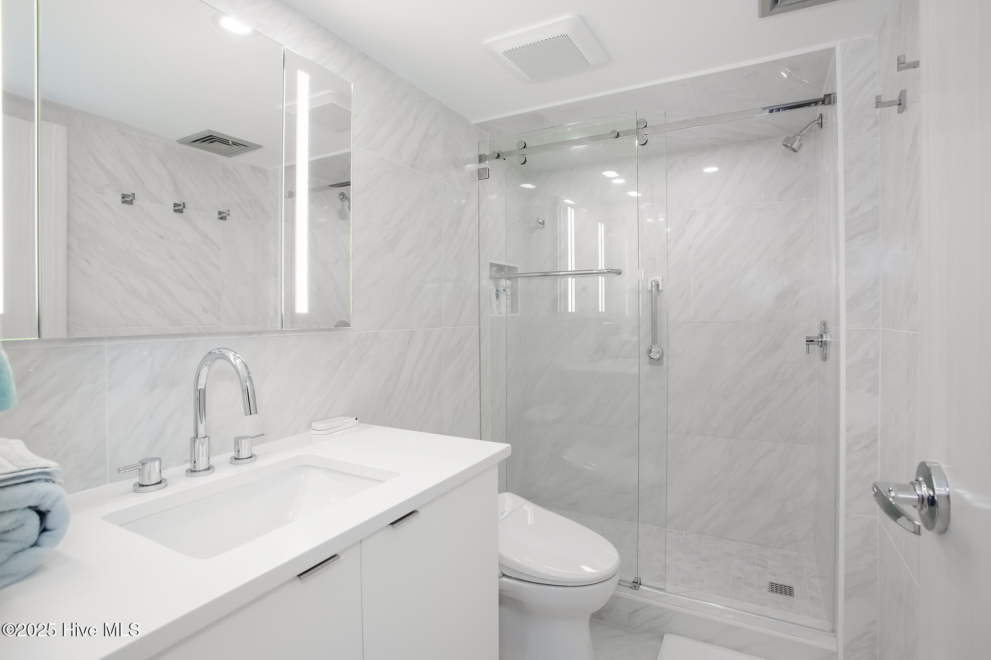 100544595 | Photo 14