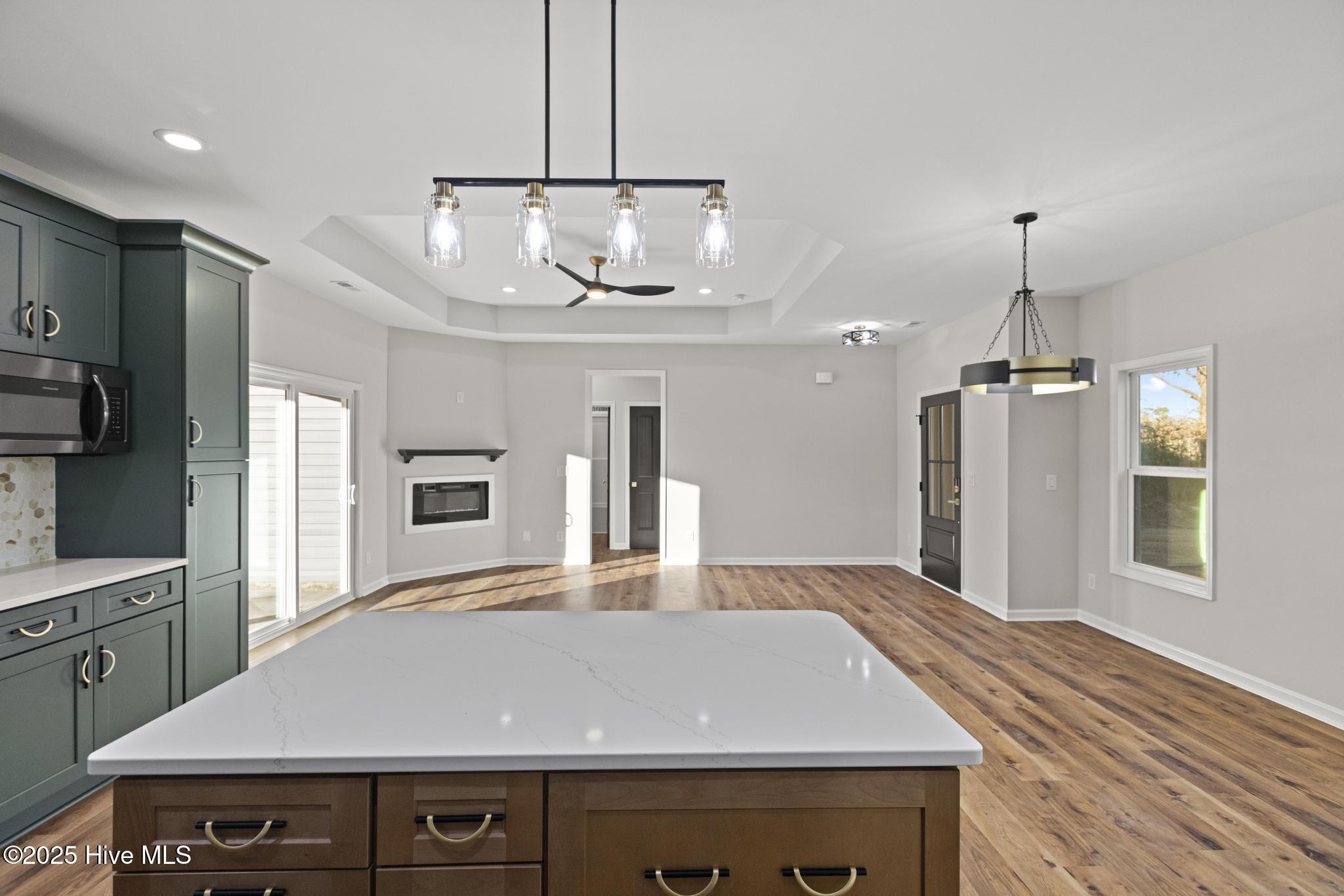 100557317 | Photo 16