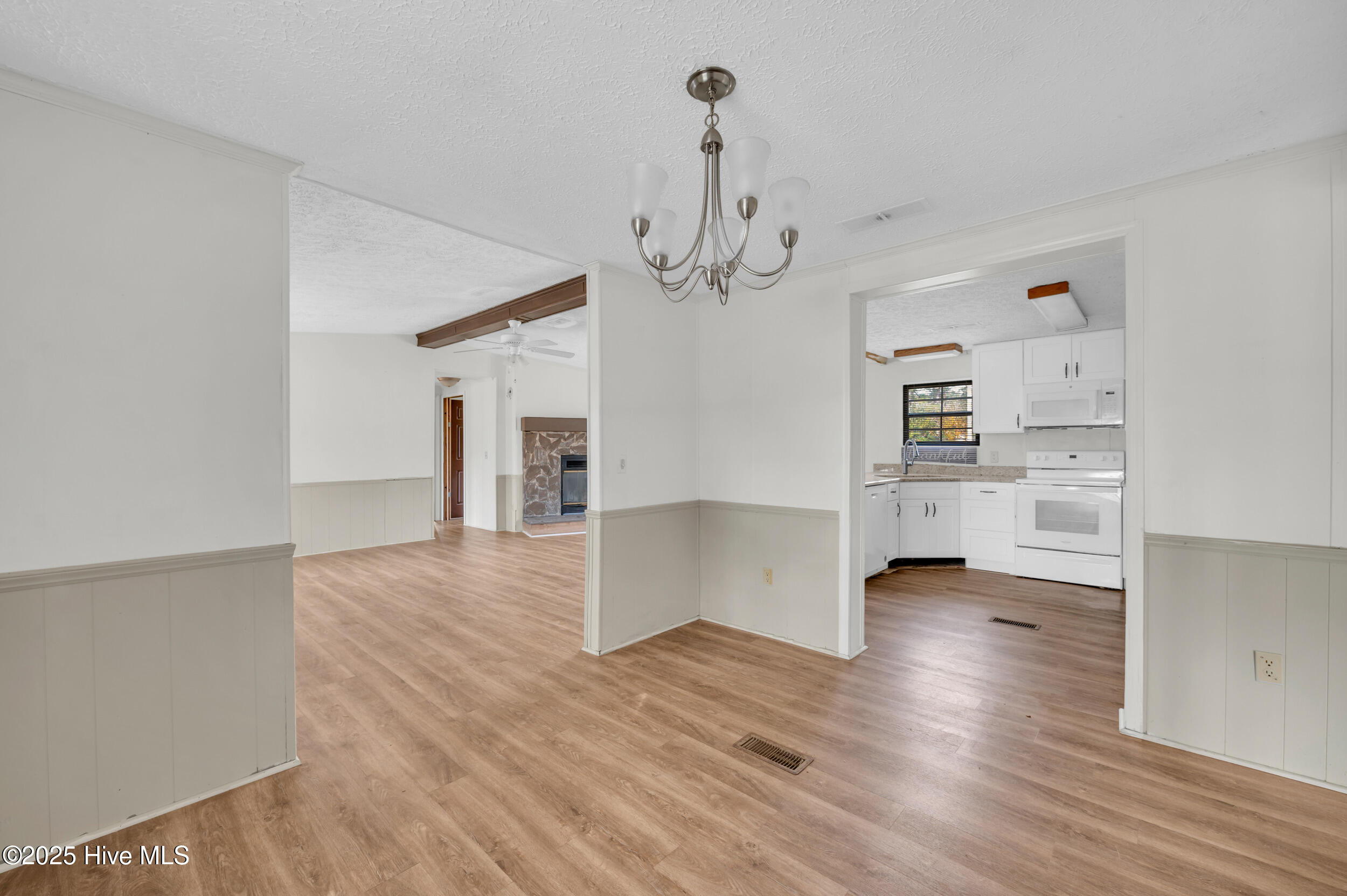 100543883 | Photo 20