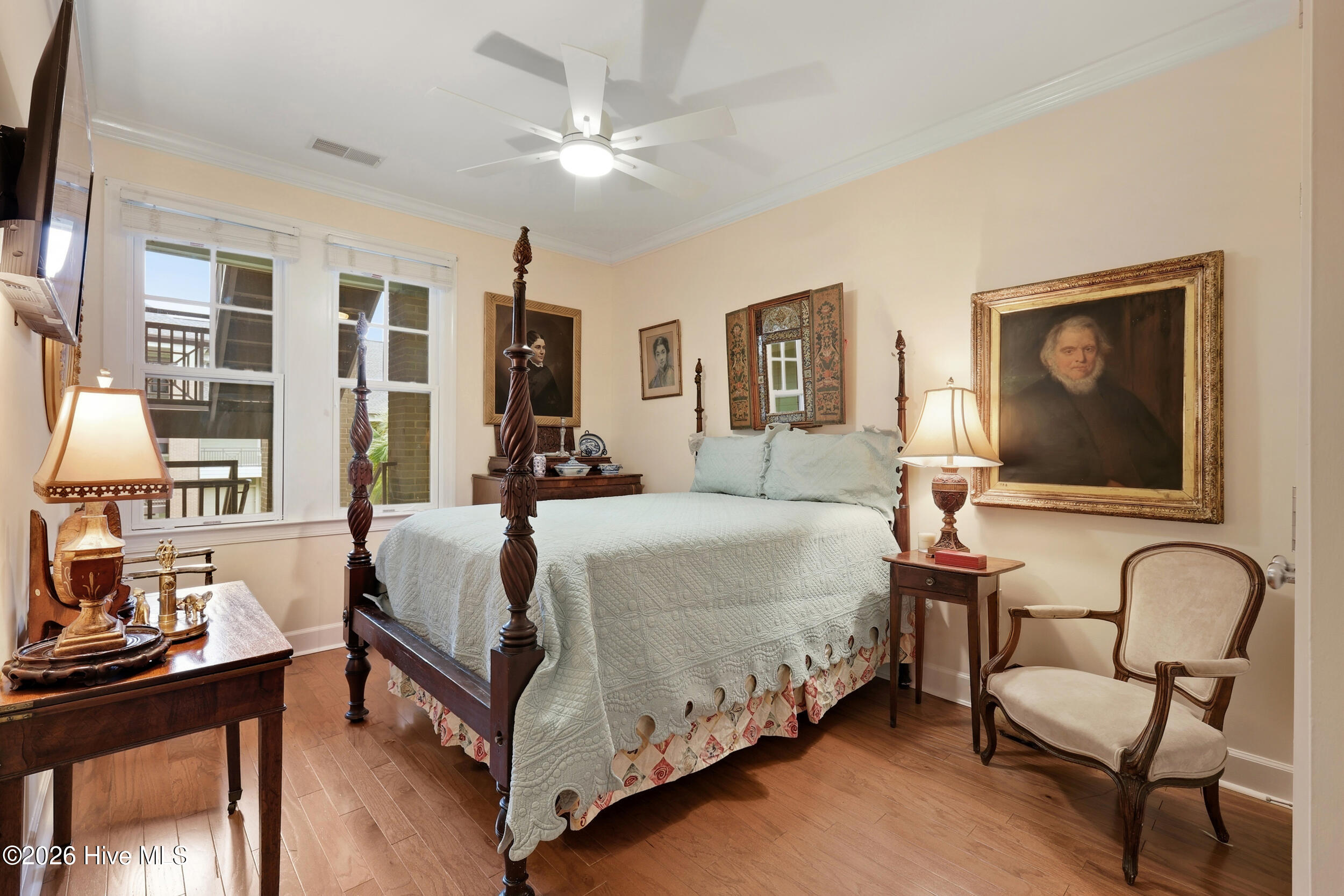 100556037 | Photo 23