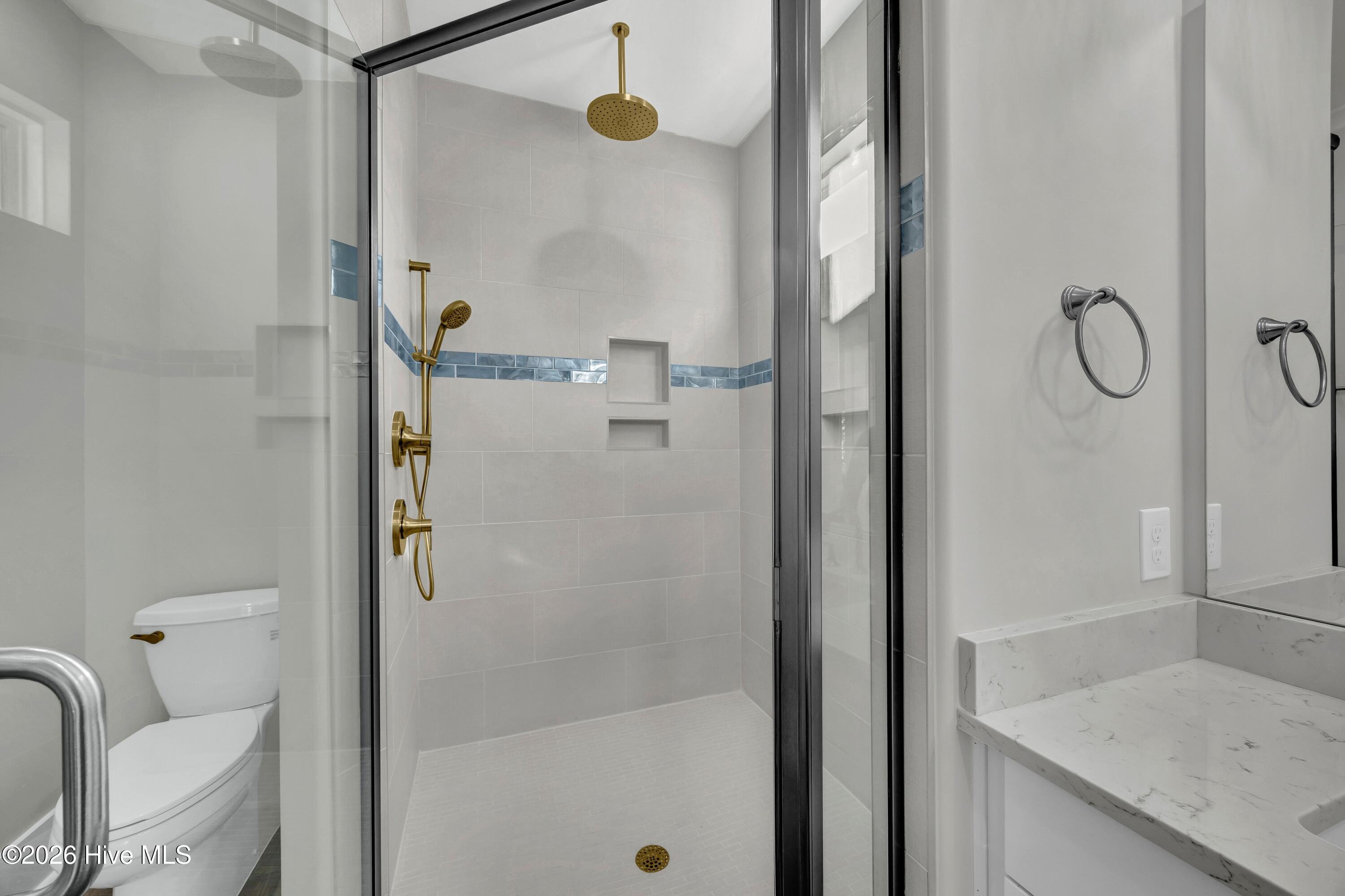 100547771 | Photo 22