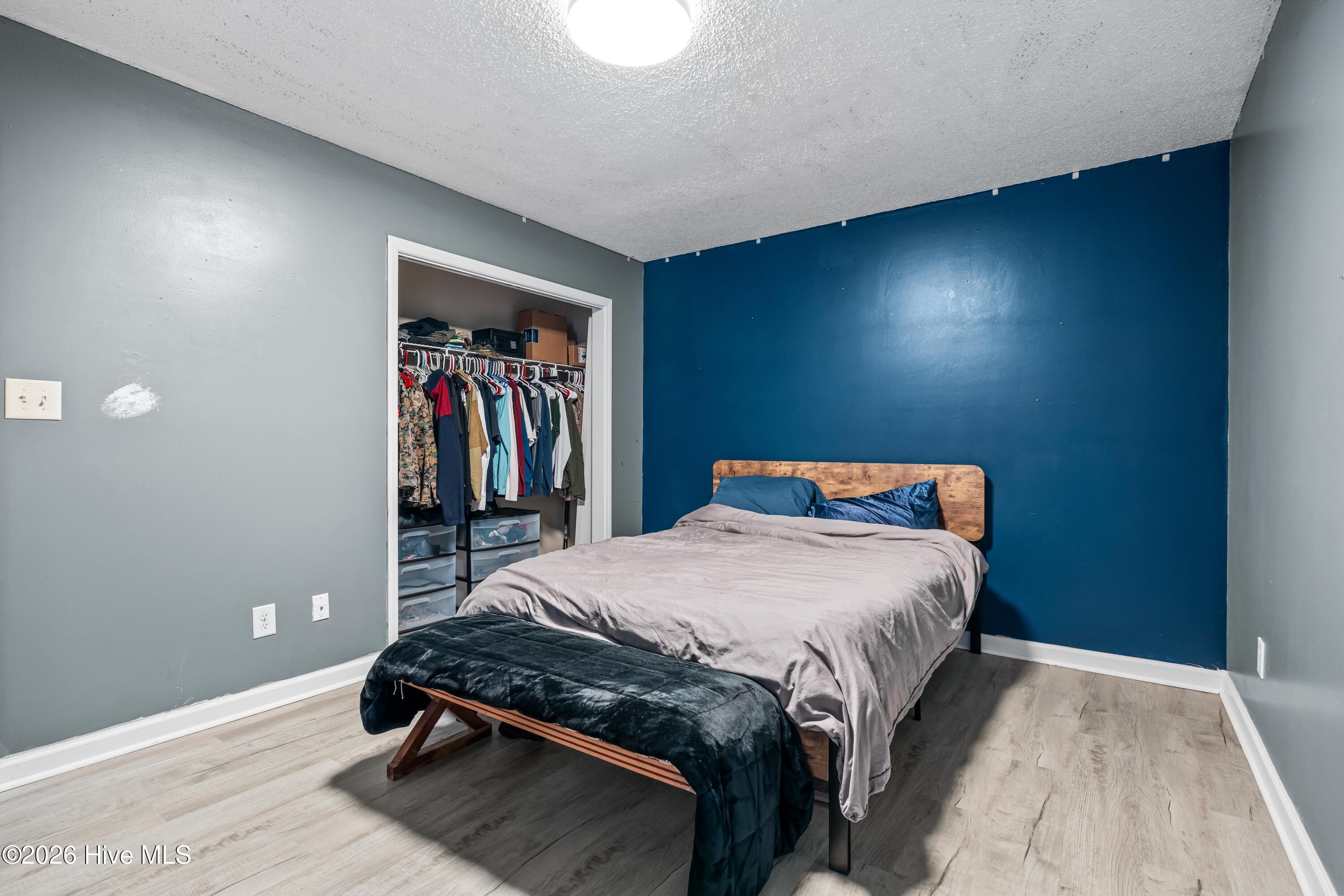 100558142 | Photo 12