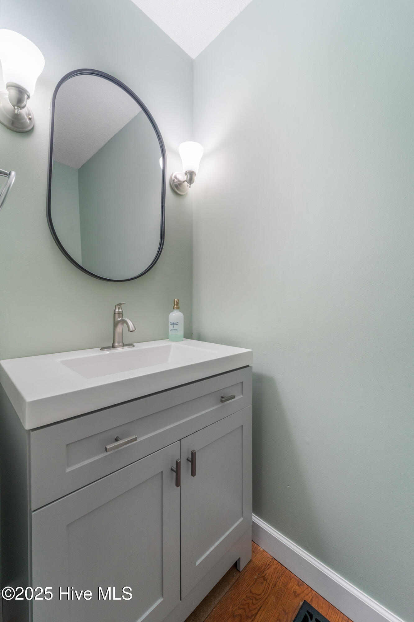 100527968 | Photo 12