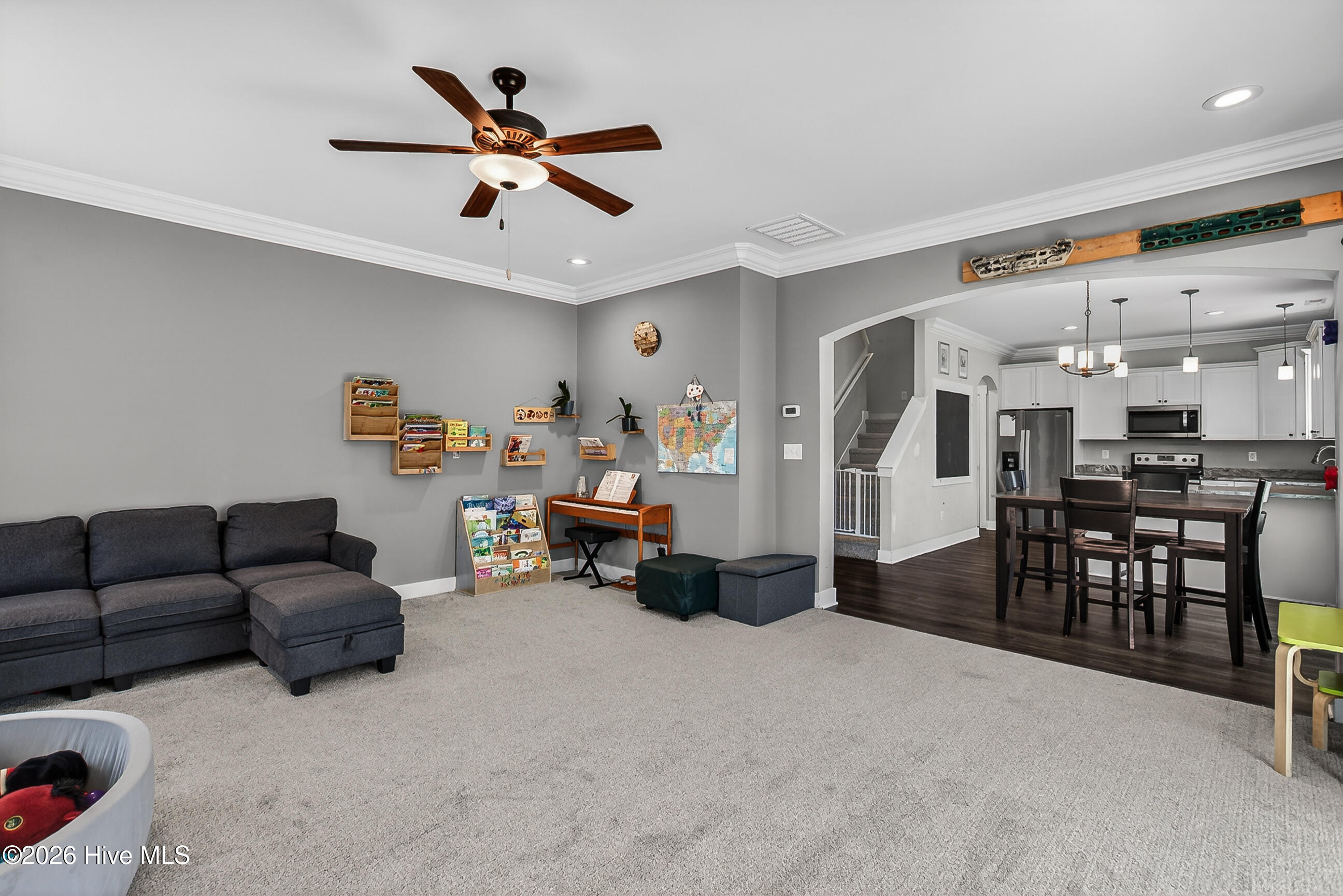 100569243 | Photo 14