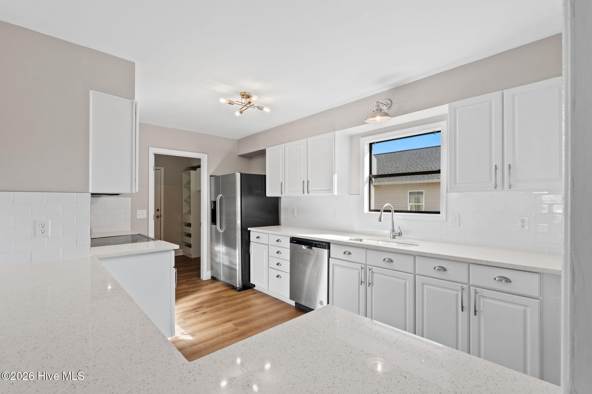 100562067 | Photo 33