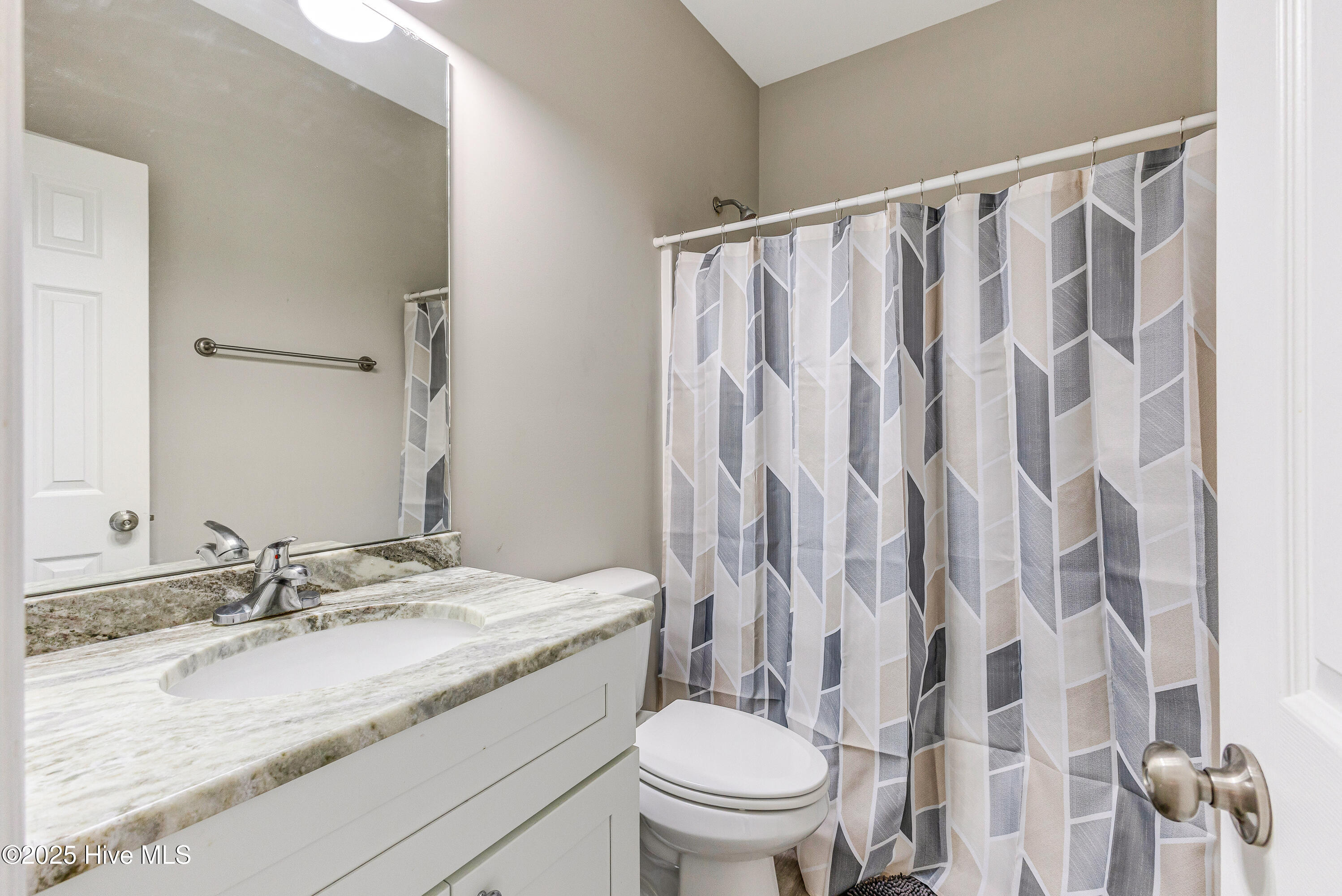 100542272 | Photo 21