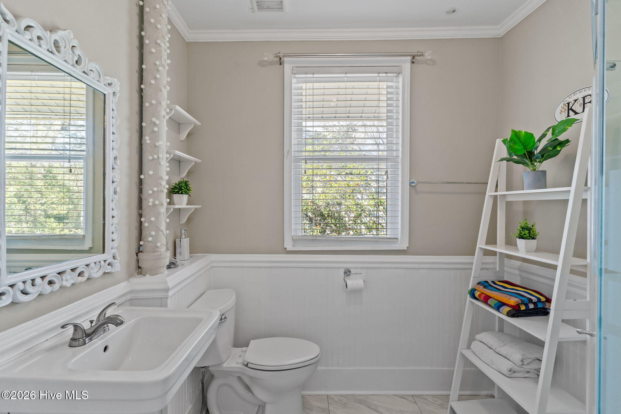 100561310 | Photo 29