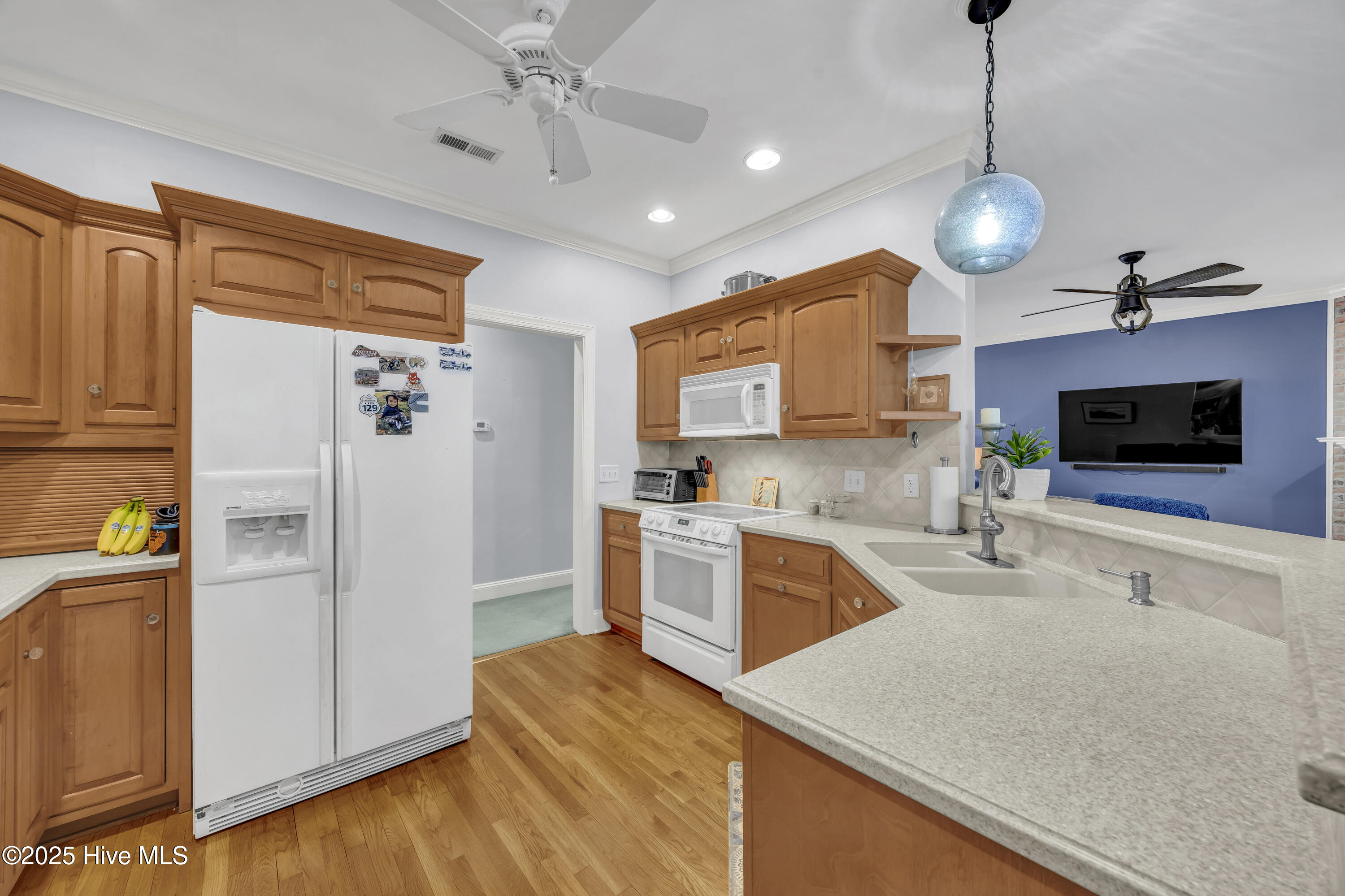 100546404 | Photo 11