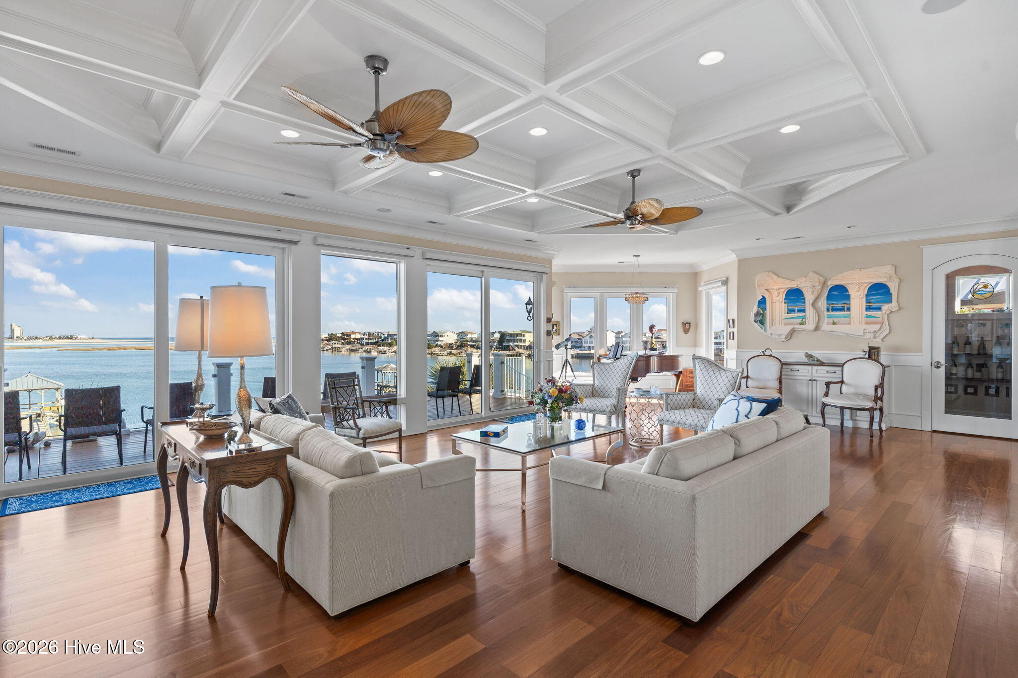 100554777 | Photo 16