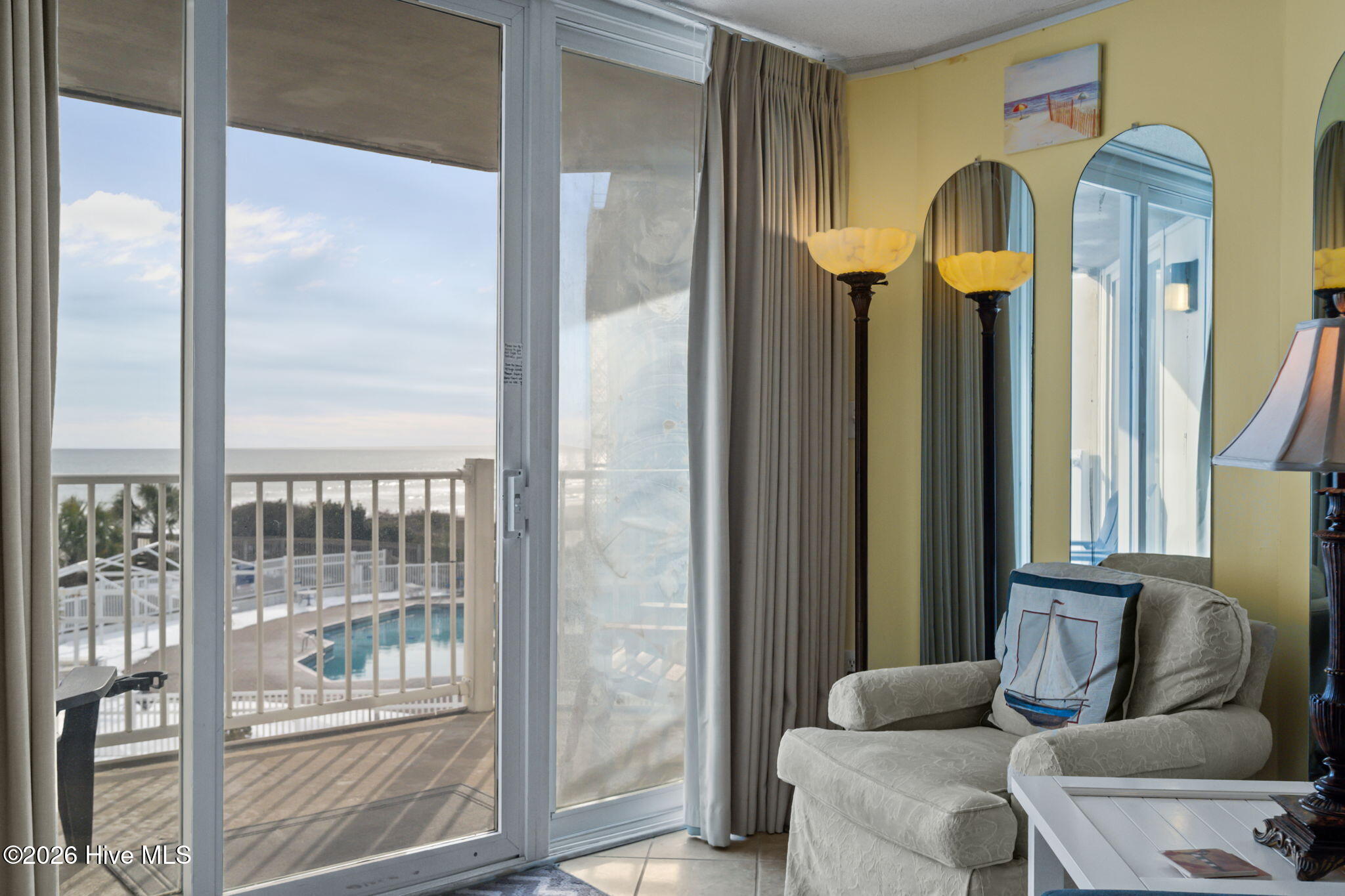 100552737 | Photo 33