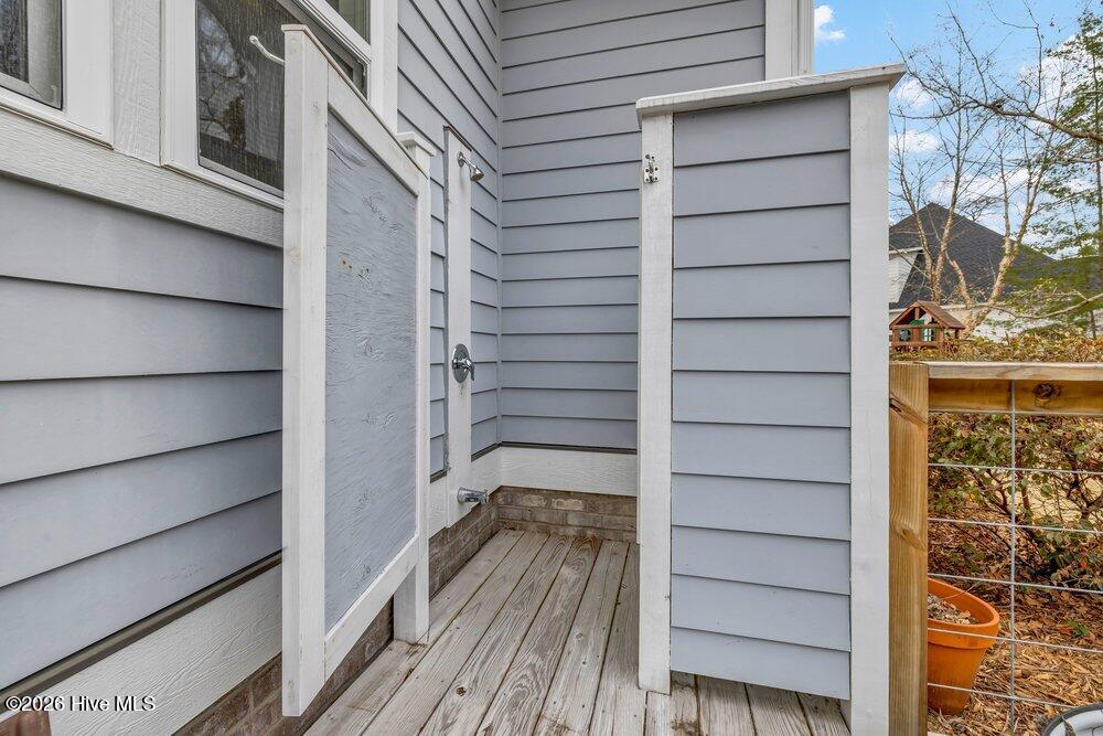 100555857 | Photo 43