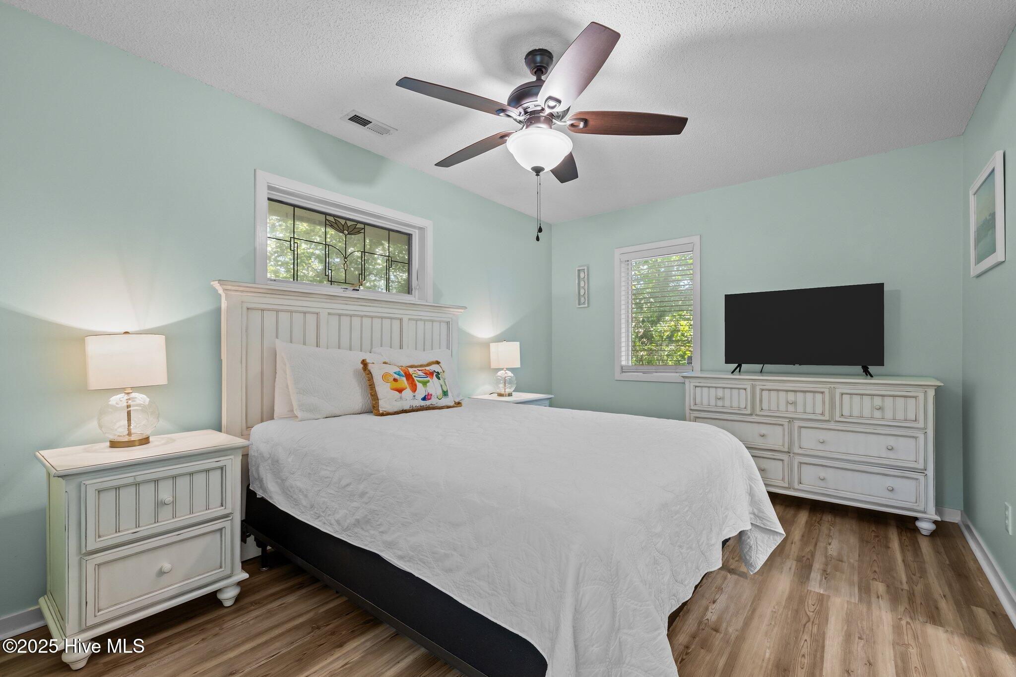 100518904 | Photo 11