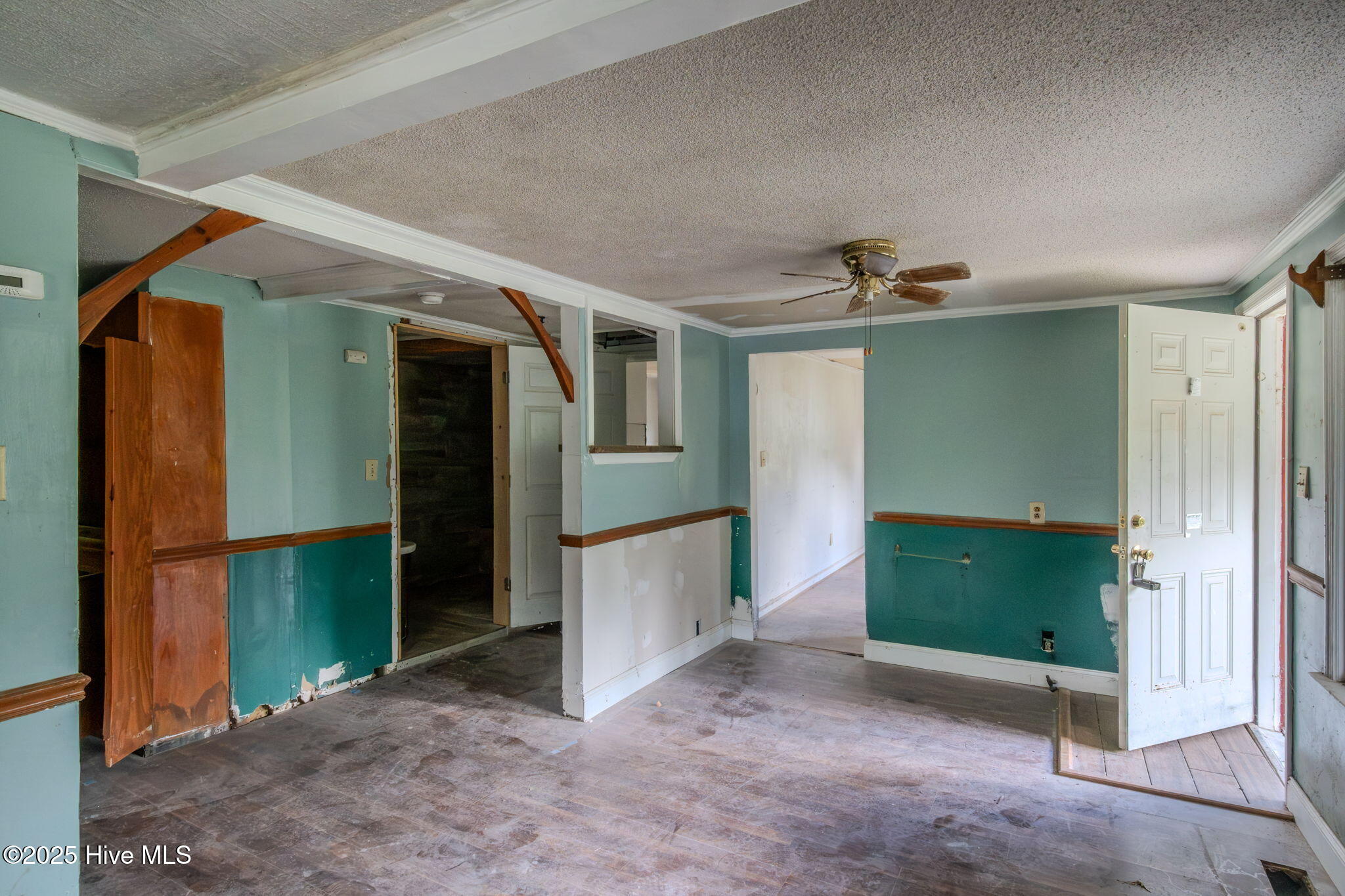 3-web-or-mls-409 S Bodenheimer St-103