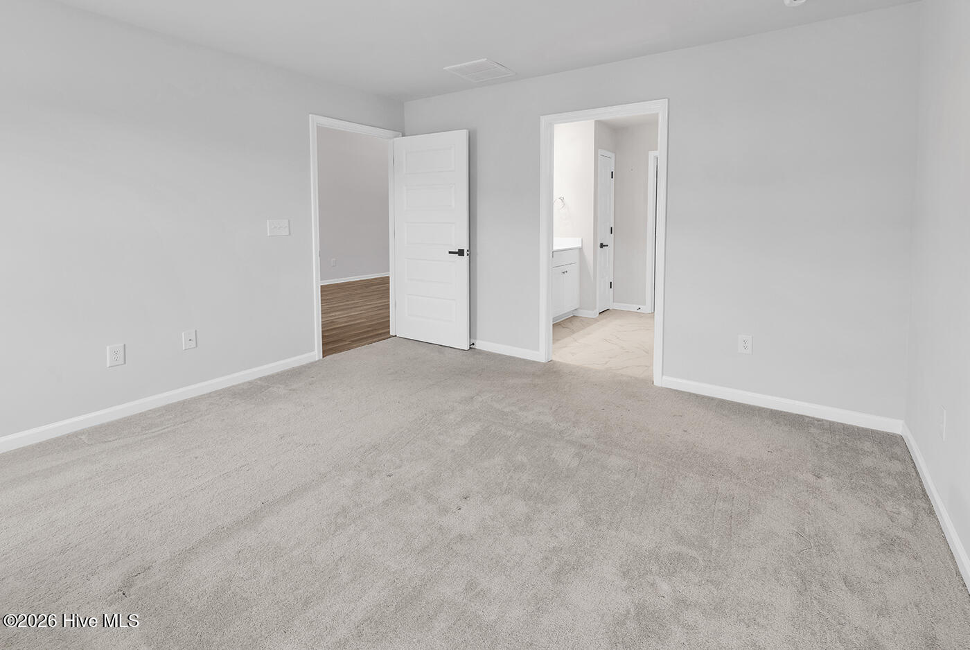 100553635 | Photo 17