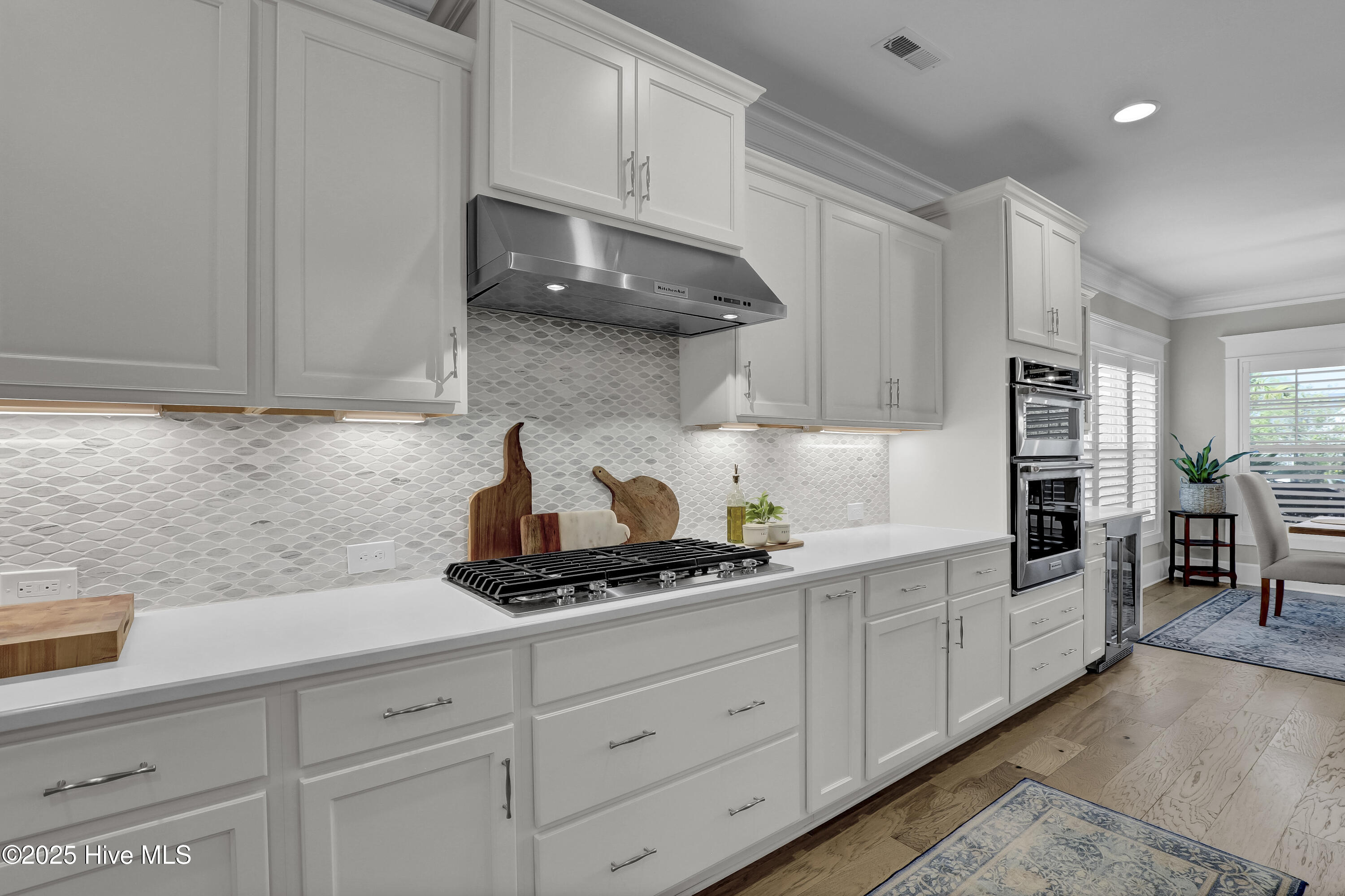 100557046 | Photo 12