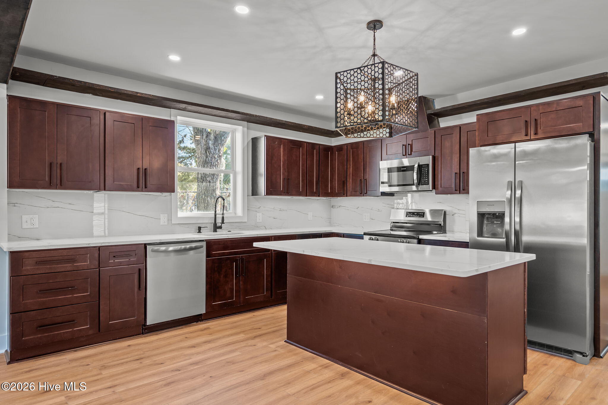 100550651 | Photo 22