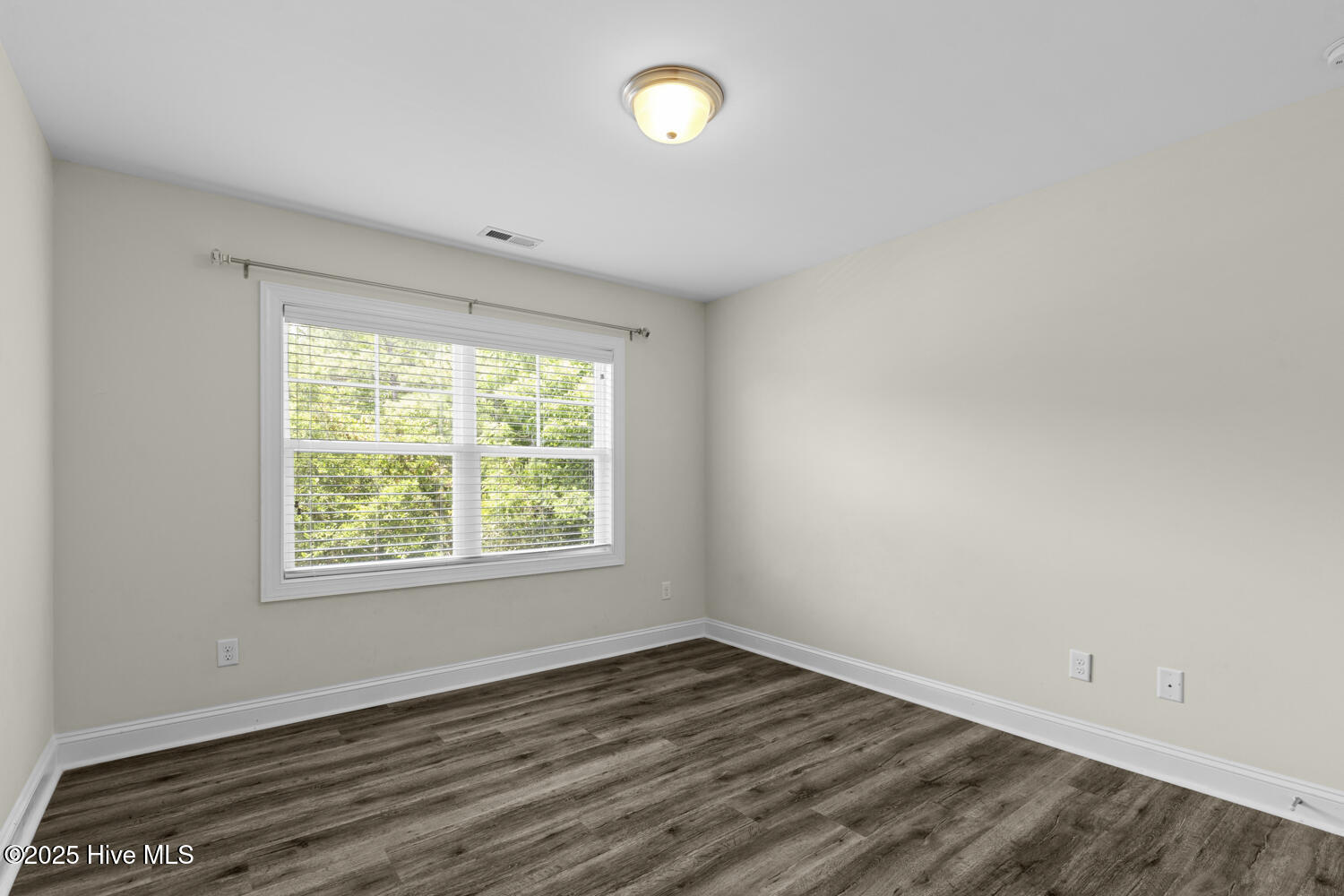 100538409 | Photo 41