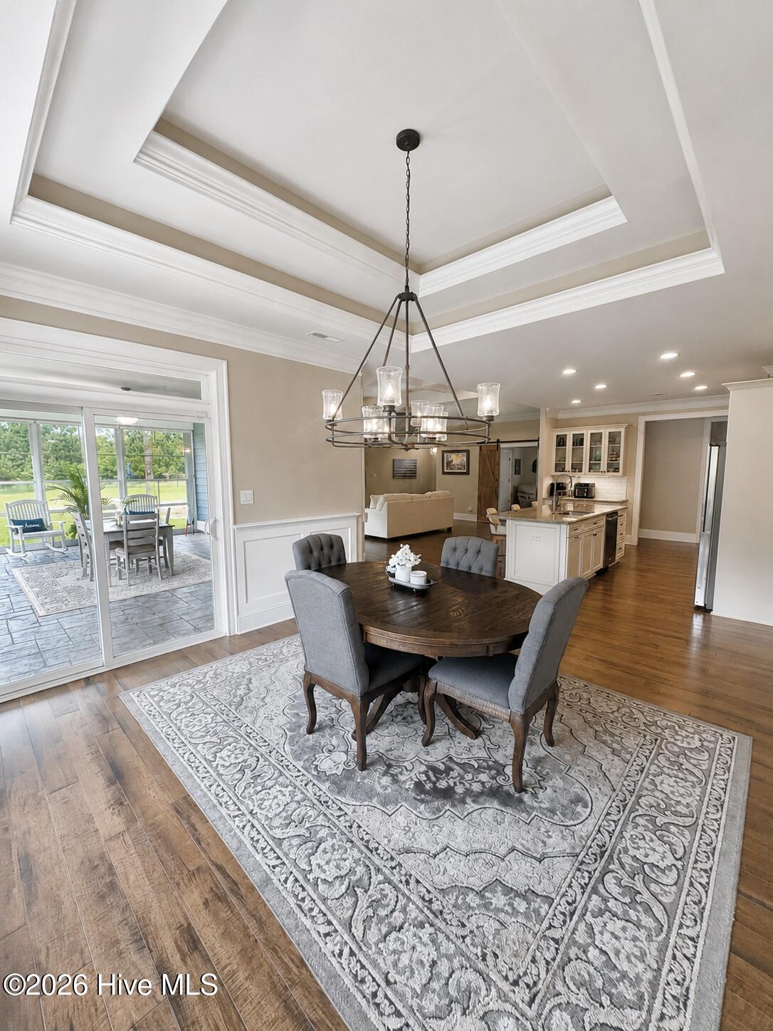 dining room/screened in porch