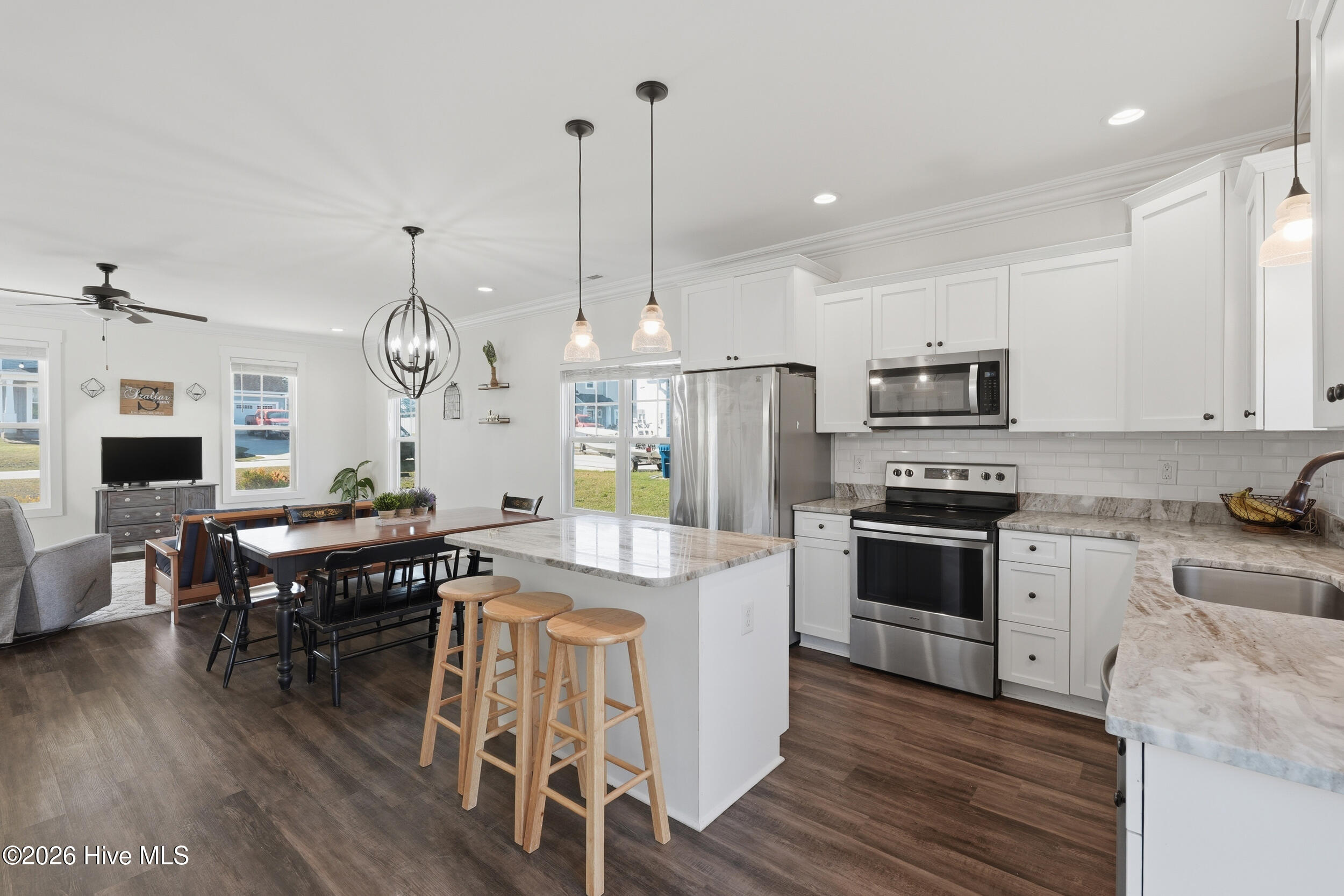 100562917 | Photo 14