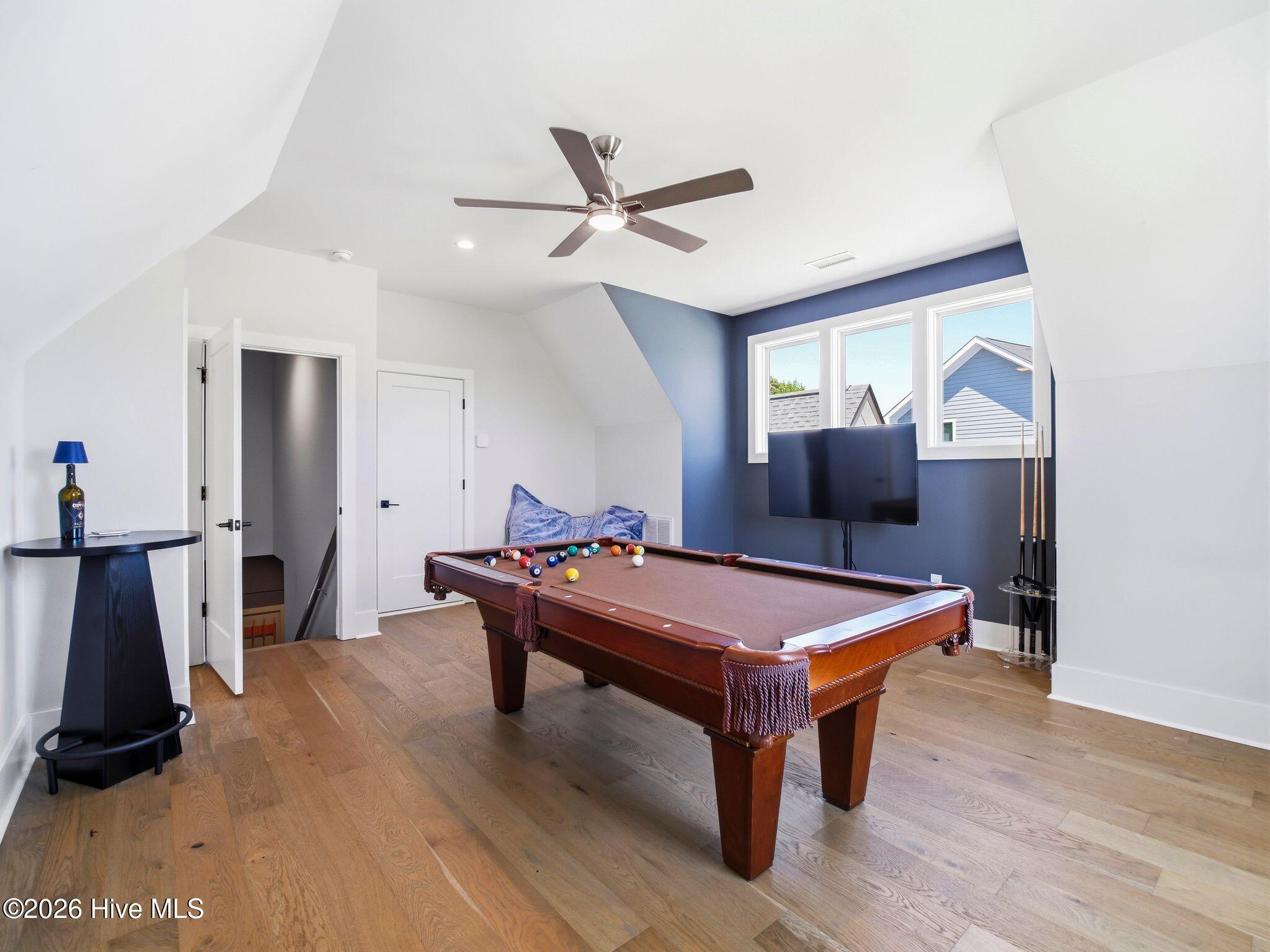 100569019 | Photo 45