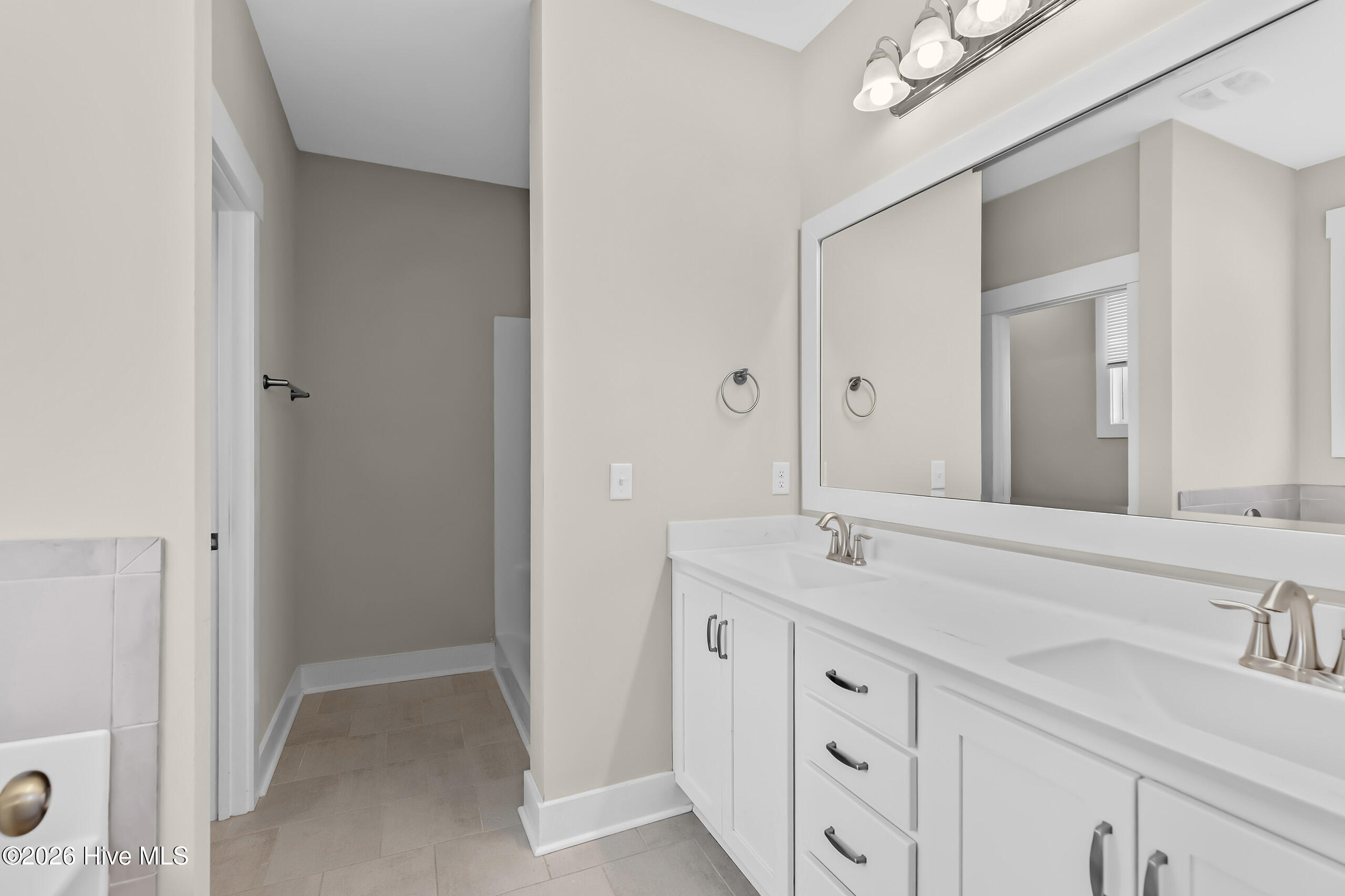 100550596 | Photo 23