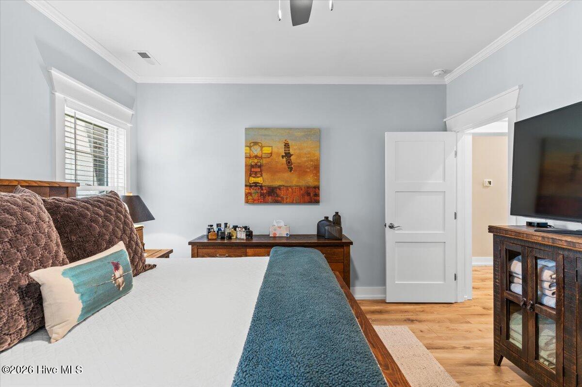 100547880 | Photo 26