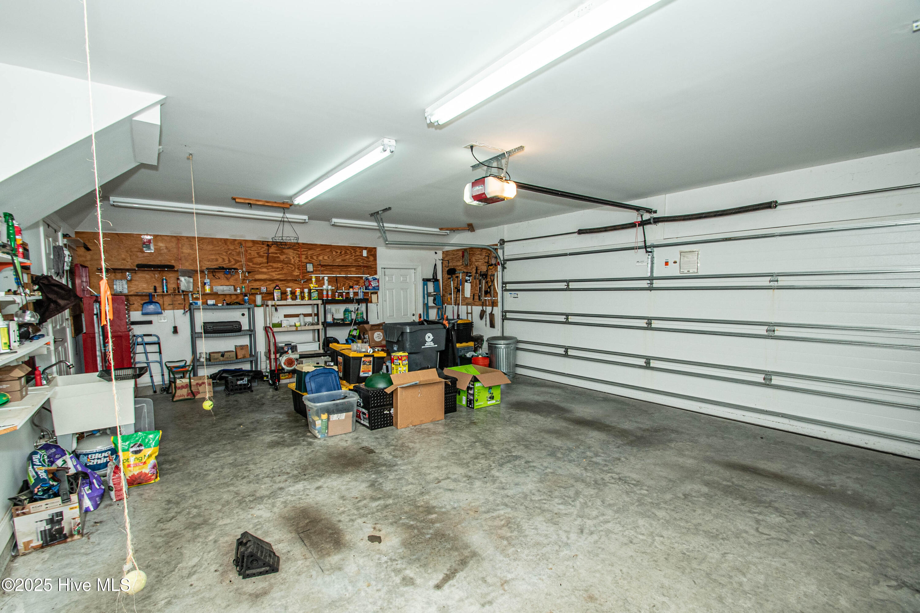 100544337 | Photo 47