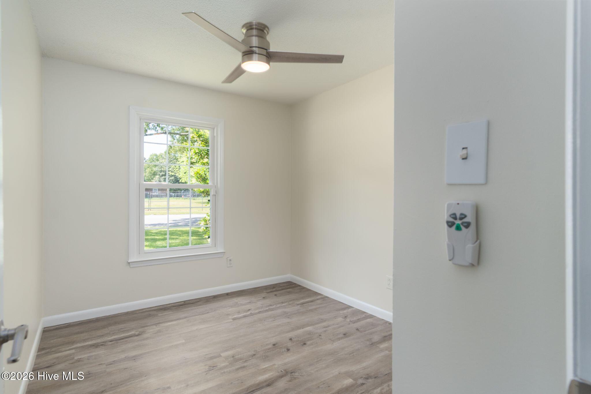 100568369 | Photo 37