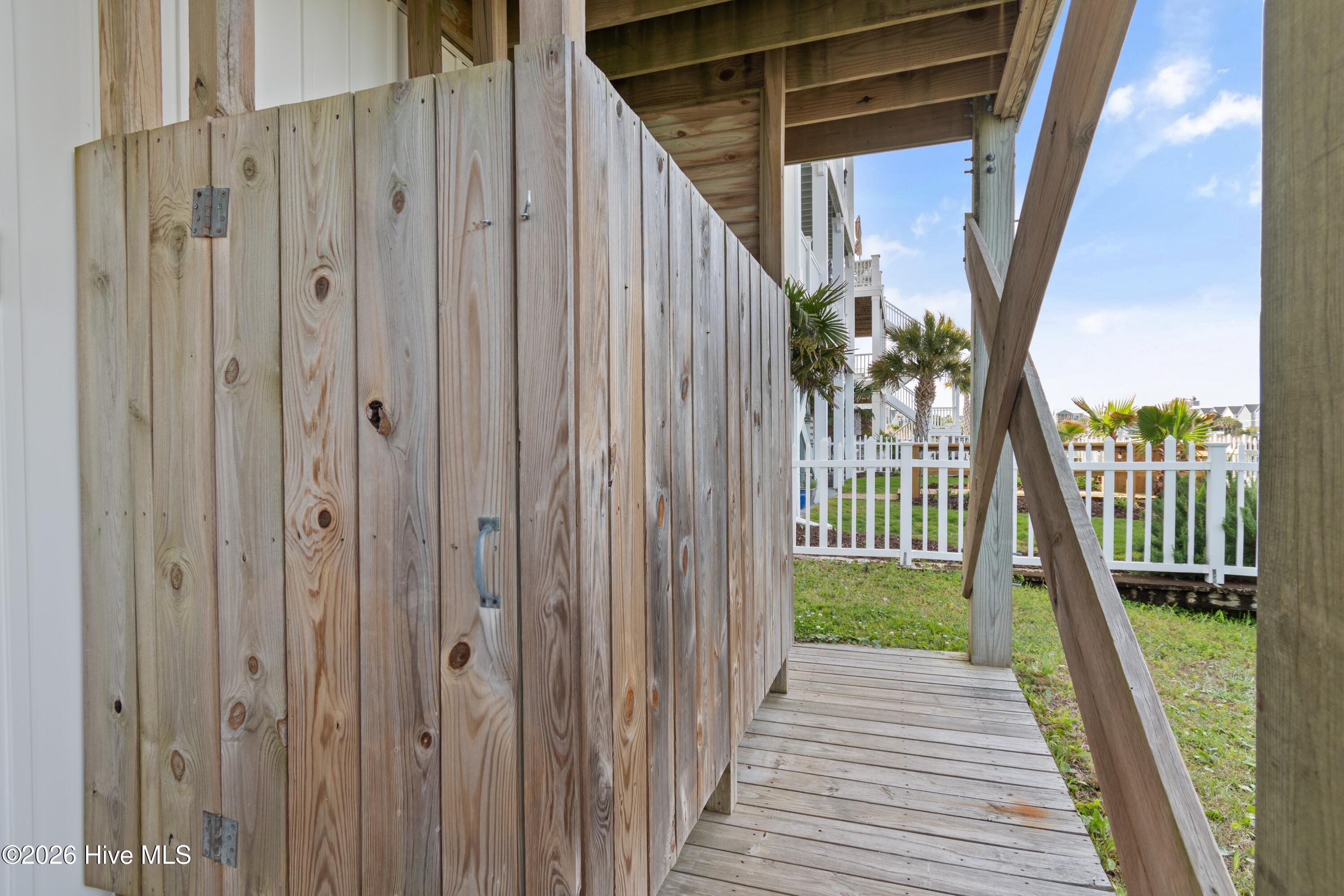 100569393 | Photo 45