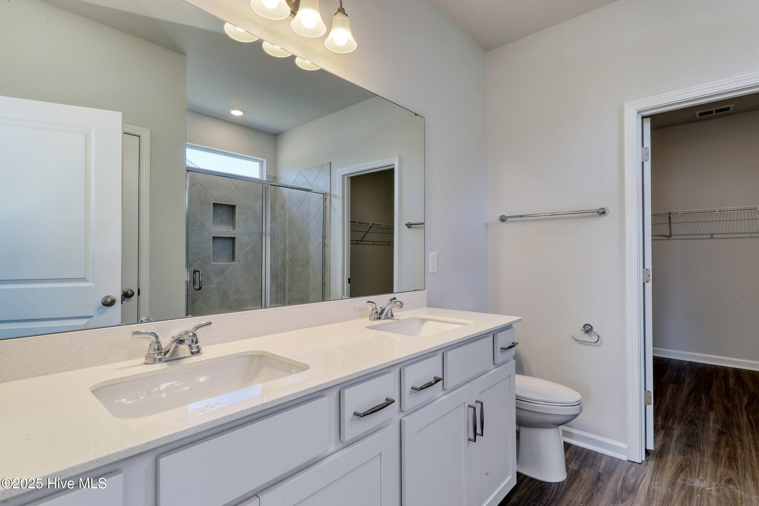 100567928 | Photo 20