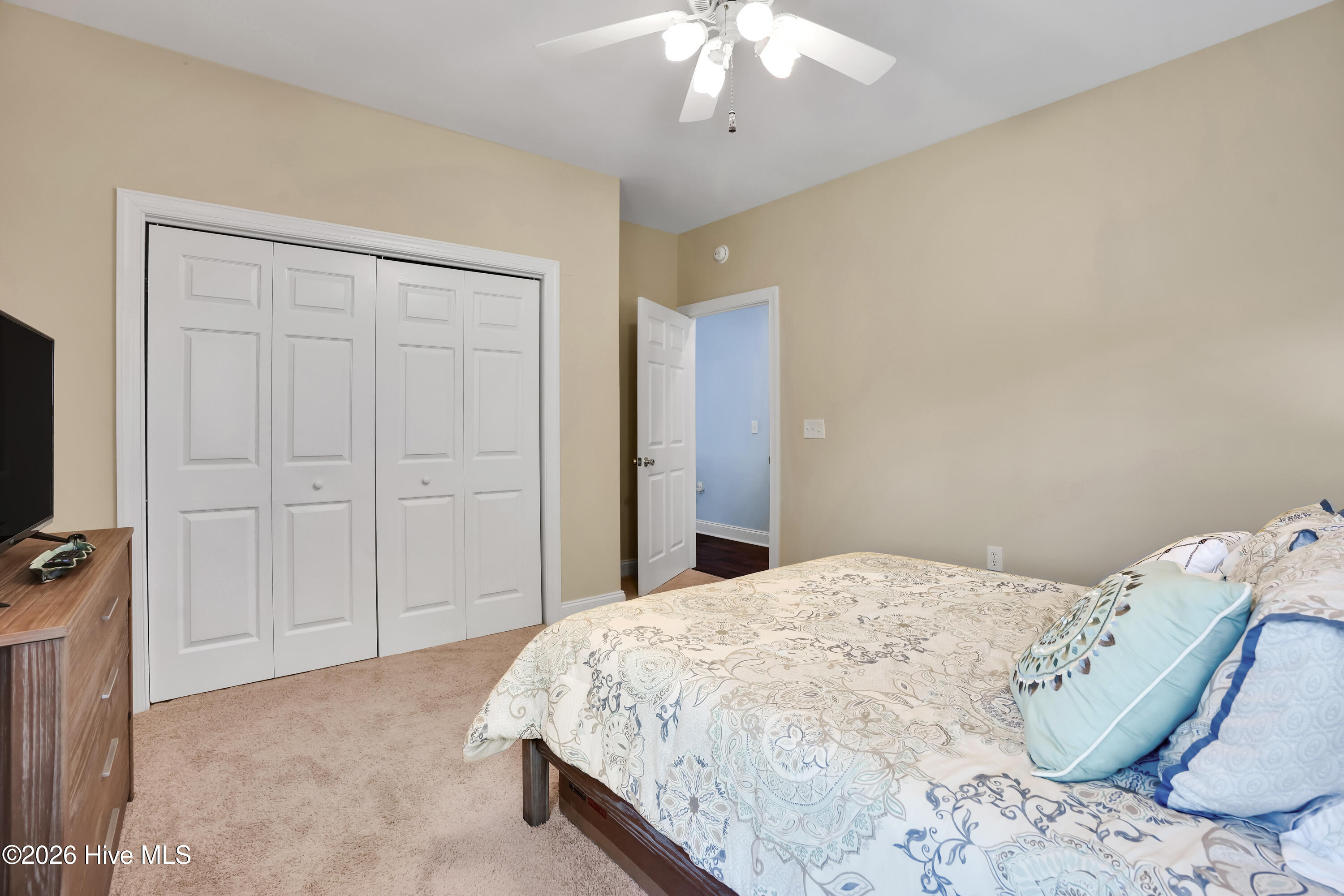 100561056 | Photo 22