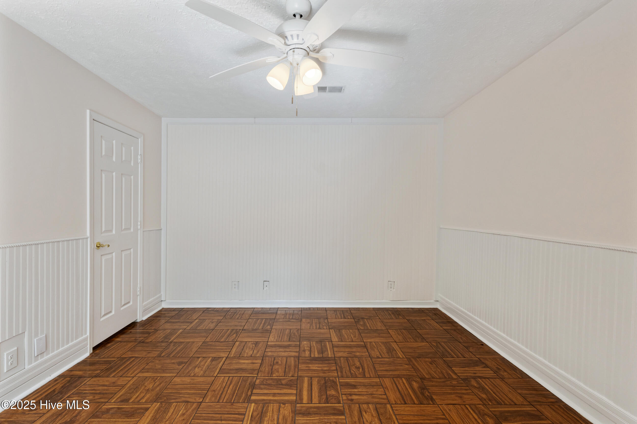 100531370 | Photo 38