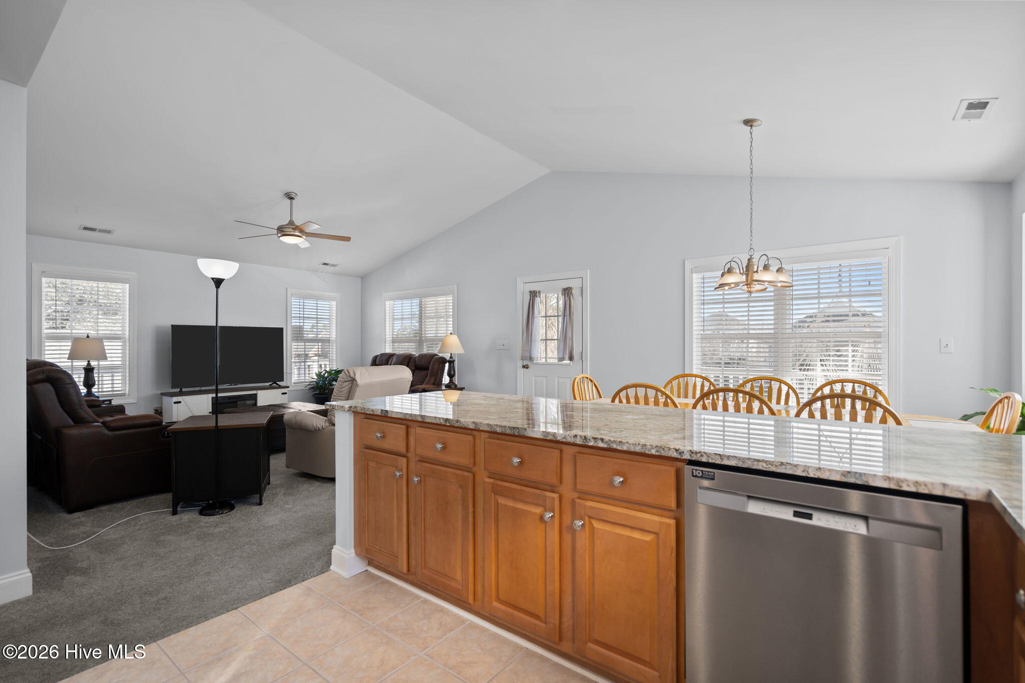 100547752 | Photo 16